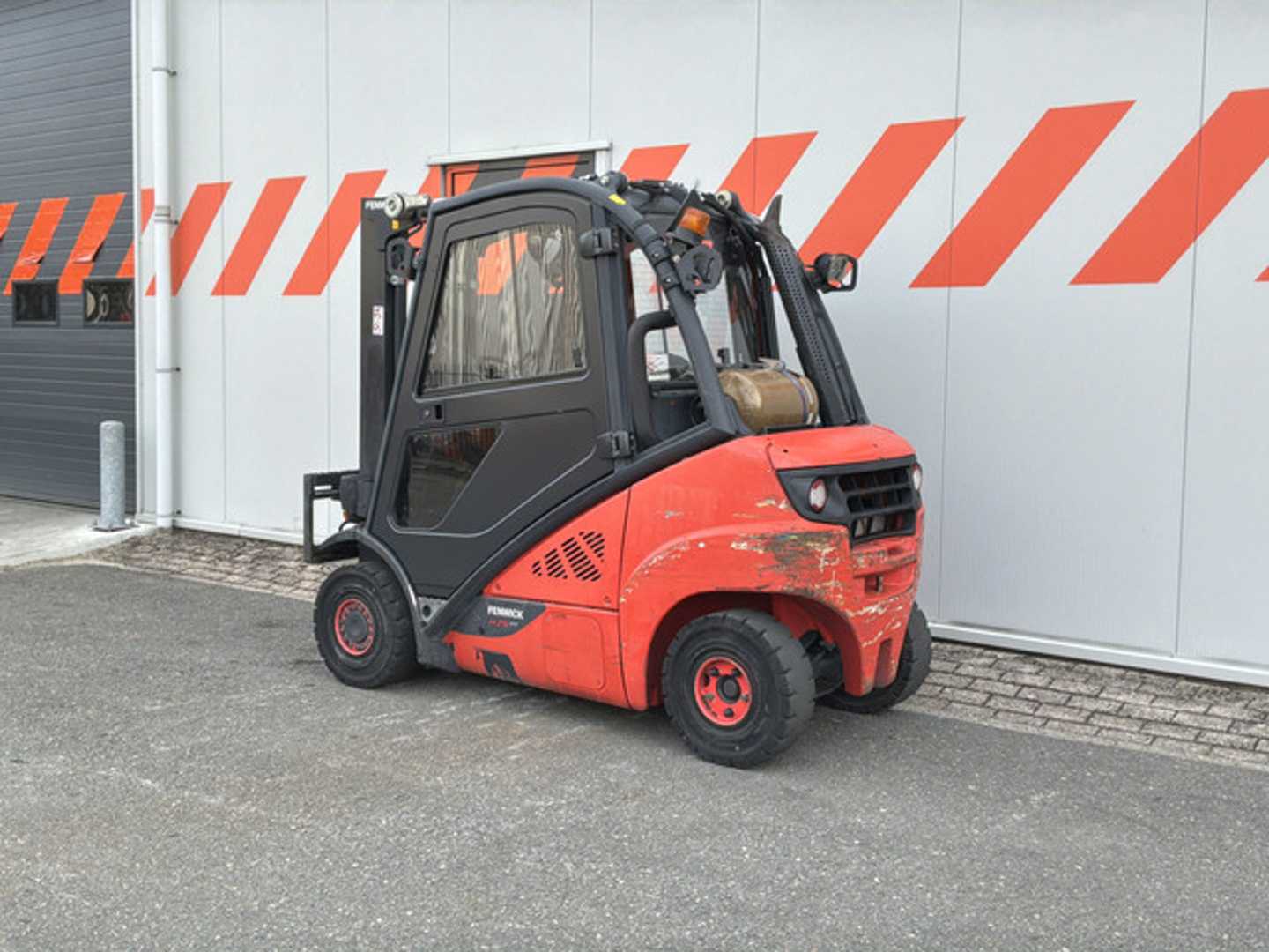 Used Forklift Linde H25T-02 4 ratų šakinis krautuvas (Image 2) Used Forklift Linde H25T-02 4 ratų šakinis krautuvas (Image 2)