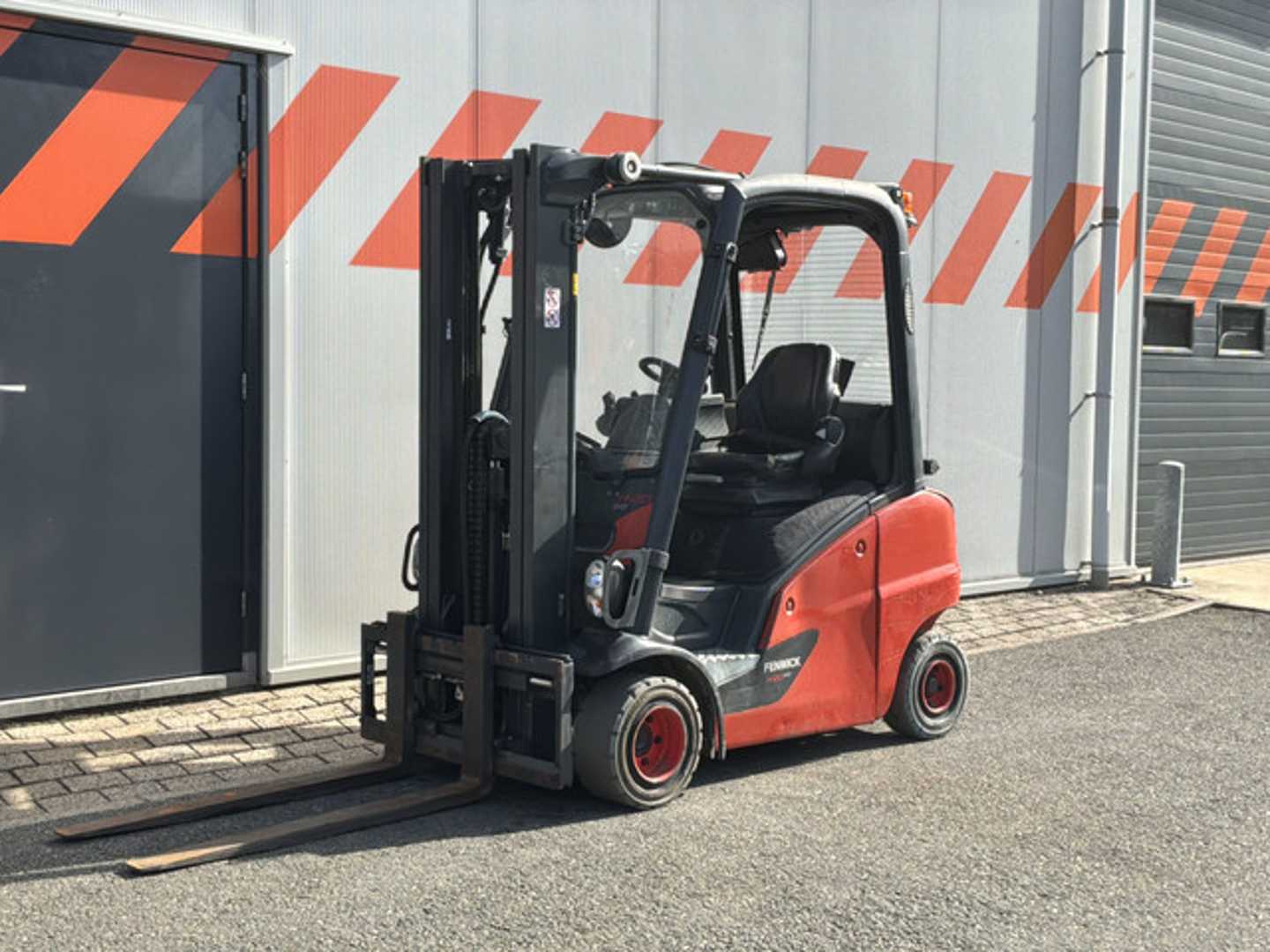 Used Forklift Linde H20T-01 4 ratų šakinis krautuvas (Image 1) Used Forklift Linde H20T-01 4 ratų šakinis krautuvas (Image 1)
