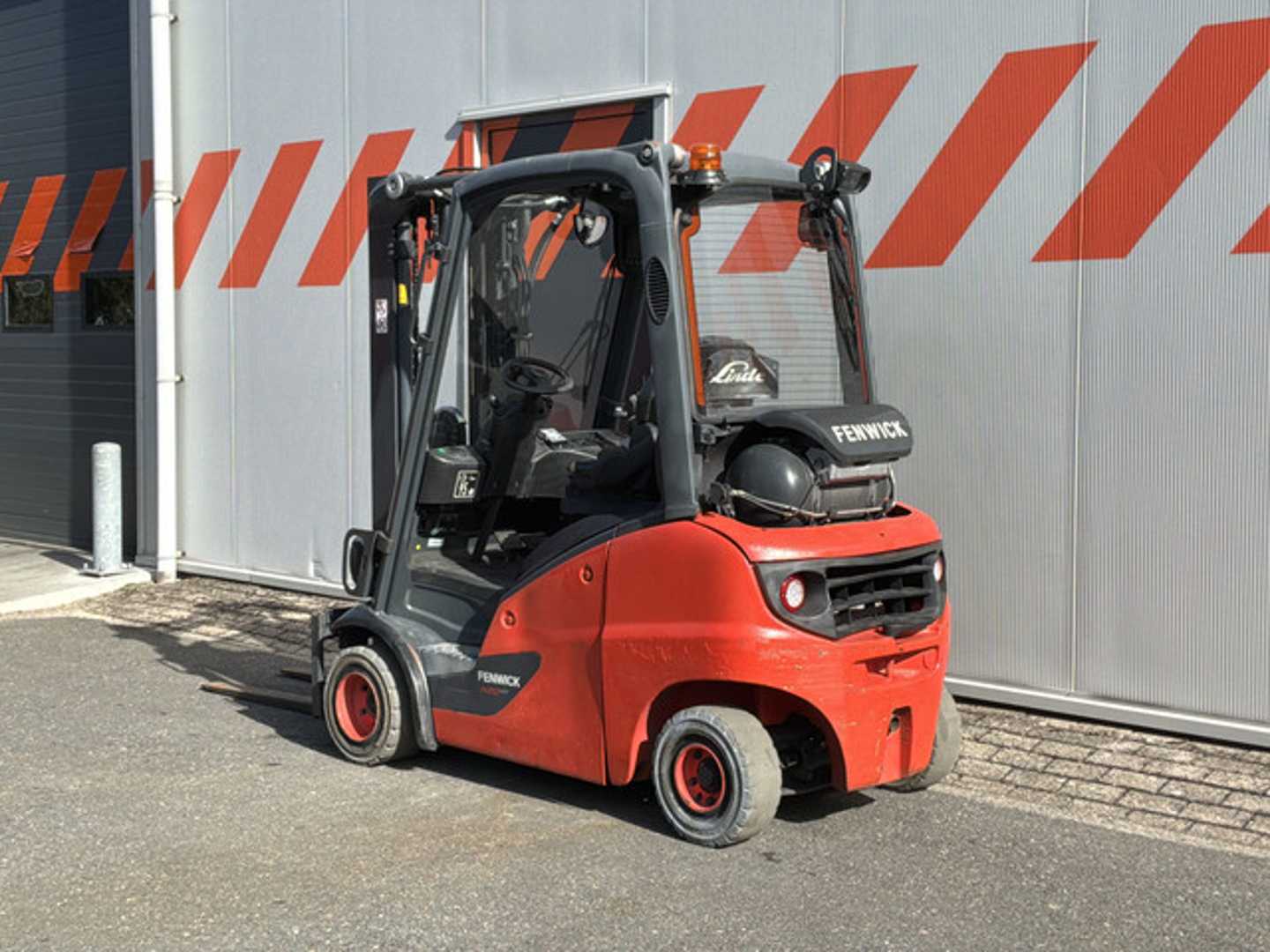 Used Forklift Linde H20T-01 4 ratų šakinis krautuvas (Image 2) Used Forklift Linde H20T-01 4 ratų šakinis krautuvas (Image 2)