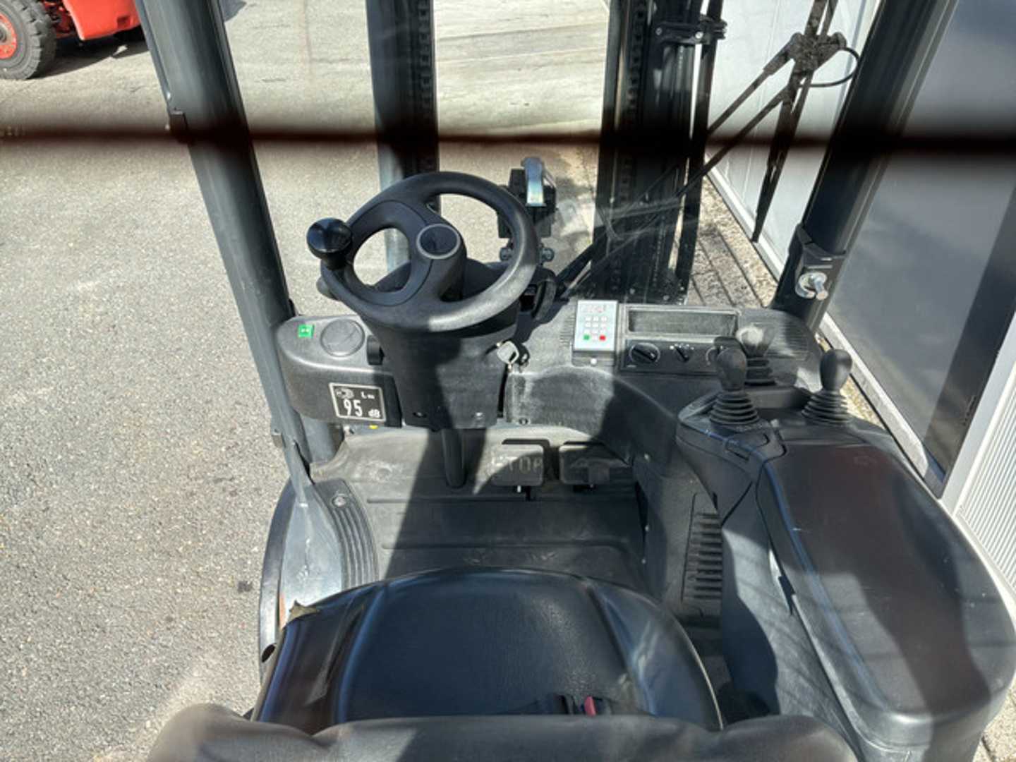 Used Forklift Linde H20T-01 4 ratų šakinis krautuvas (Image 3) Used Forklift Linde H20T-01 4 ratų šakinis krautuvas (Image 3)