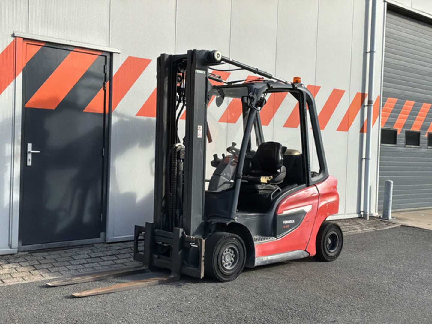 Used Forklift Linde H25T-01 4 ratų šakinis krautuvas (Image 1) Used Forklift Linde H25T-01 4 ratų šakinis krautuvas (Image 1)