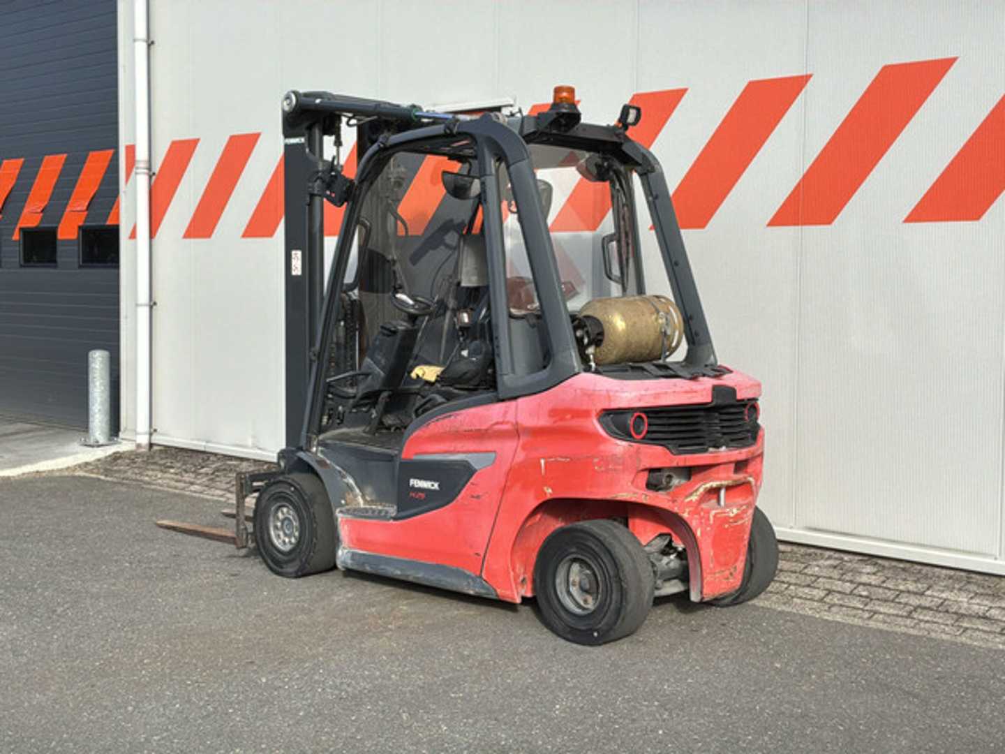 Used Forklift Linde H25T-01 4 ratų šakinis krautuvas (Image 2) Used Forklift Linde H25T-01 4 ratų šakinis krautuvas (Image 2)