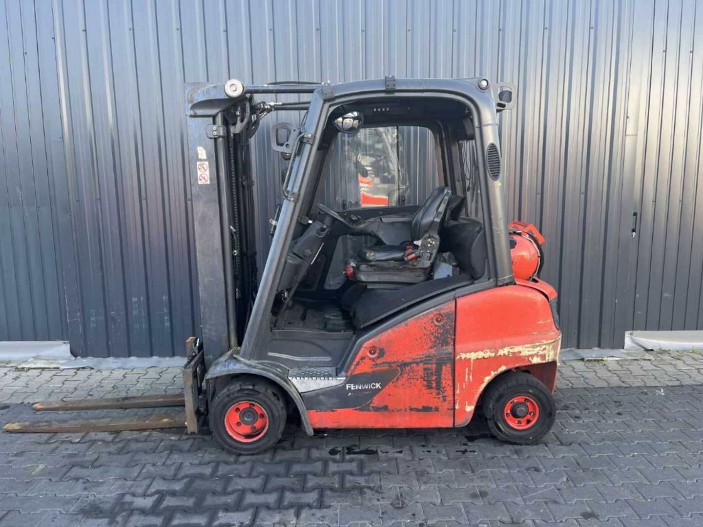 Used Forklift Linde H20T-01 4 ratų šakinis krautuvas (Image 2) Used Forklift Linde H20T-01 4 ratų šakinis krautuvas (Image 2)