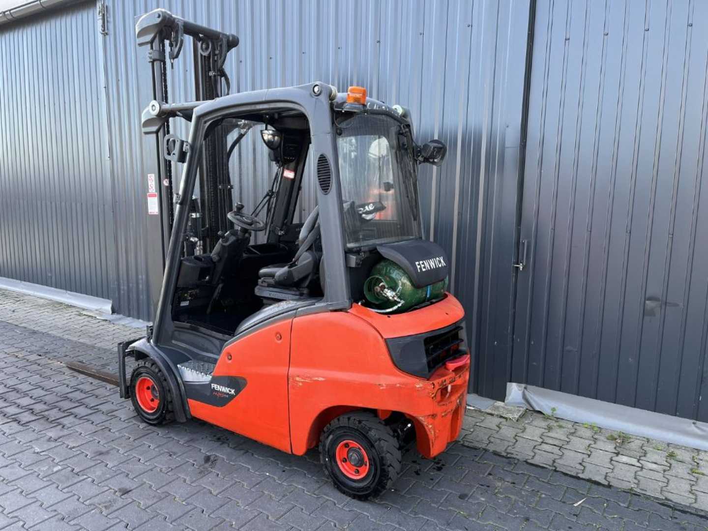 Used Forklift Linde H20T-01 4 ratų šakinis krautuvas (Image 3) Used Forklift Linde H20T-01 4 ratų šakinis krautuvas (Image 3)
