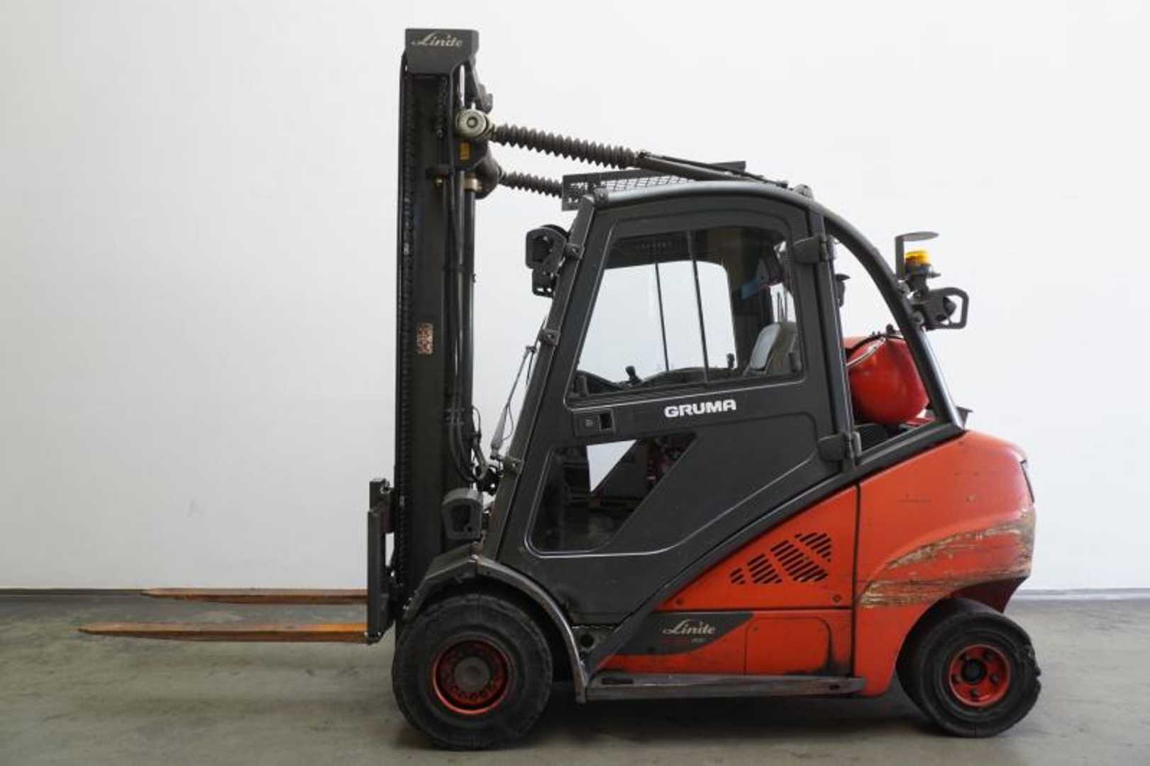 Used Forklift Linde H 35 T EVO 393-02 4 ratų šakinis krautuvas (Image 4) Used Forklift Linde H 35 T EVO 393-02 4 ratų šakinis krautuvas (Image 4)