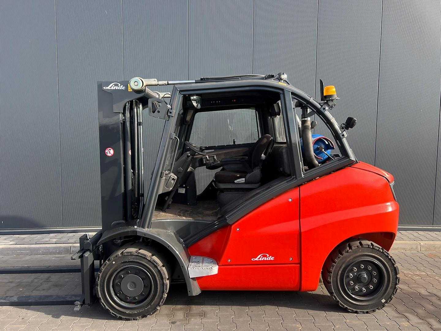 Used Forklift Linde H50T wersja kontener (2,1 m) 4 ratų šakinis krautuvas (Image 1) Used Forklift Linde H50T wersja kontener (2,1 m) 4 ratų šakinis krautuvas (Image 1)