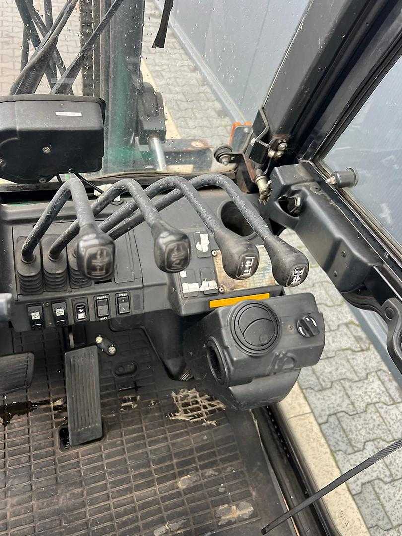 Used Forklift Mitsubishi FG40NT 4 ratų šakinis krautuvas (Image 5) Used Forklift Mitsubishi FG40NT 4 ratų šakinis krautuvas (Image 5)