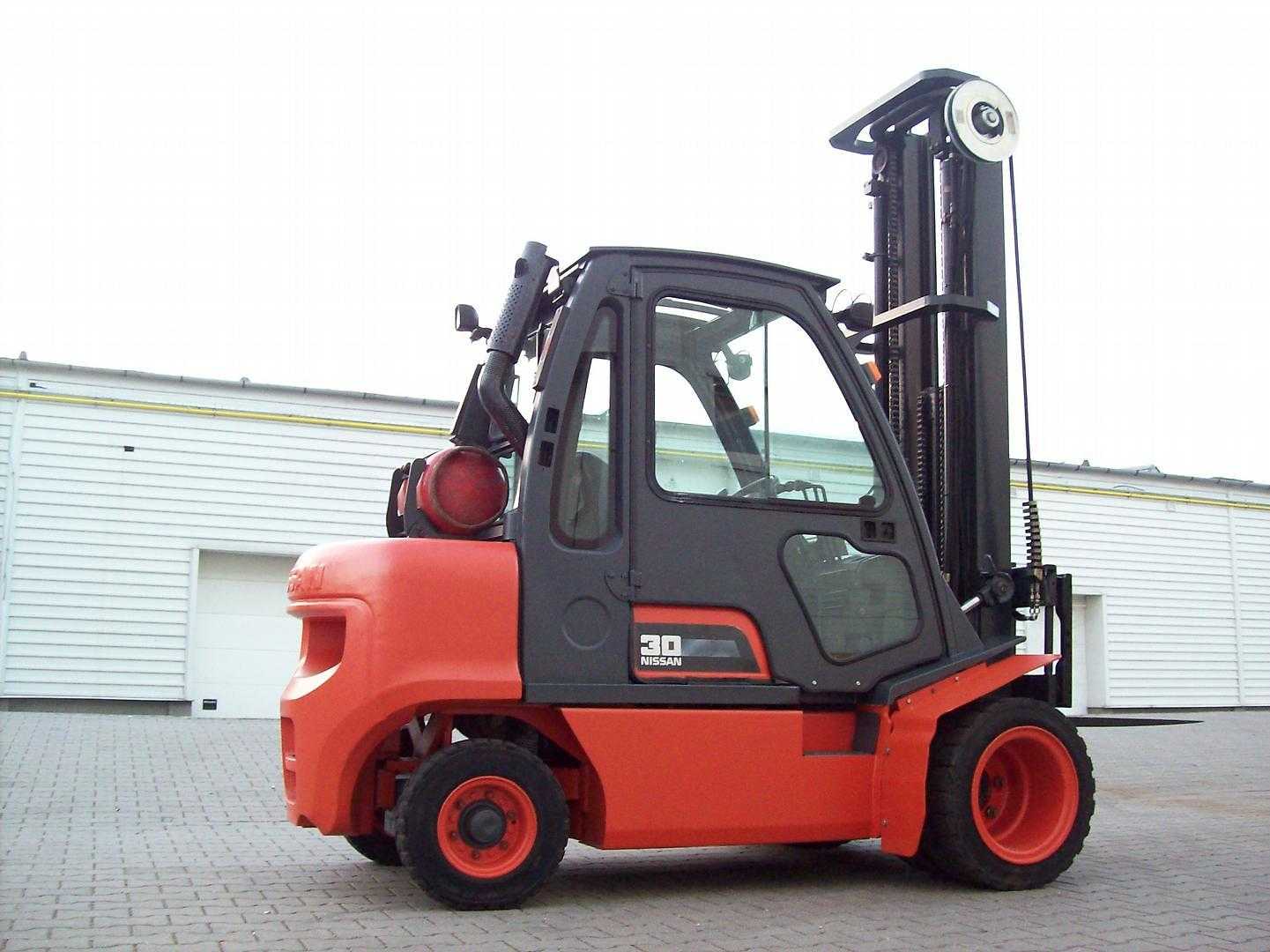 Used Forklift Nissan UGD02A30PQ 4 ratų šakinis krautuvas (Image 2) Used Forklift Nissan UGD02A30PQ 4 ratų šakinis krautuvas (Image 2)