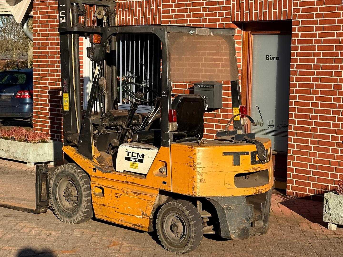 Used Forklift TCM FG 25 4 ratų šakinis krautuvas (Image 2) Used Forklift TCM FG 25 4 ratų šakinis krautuvas (Image 2)
