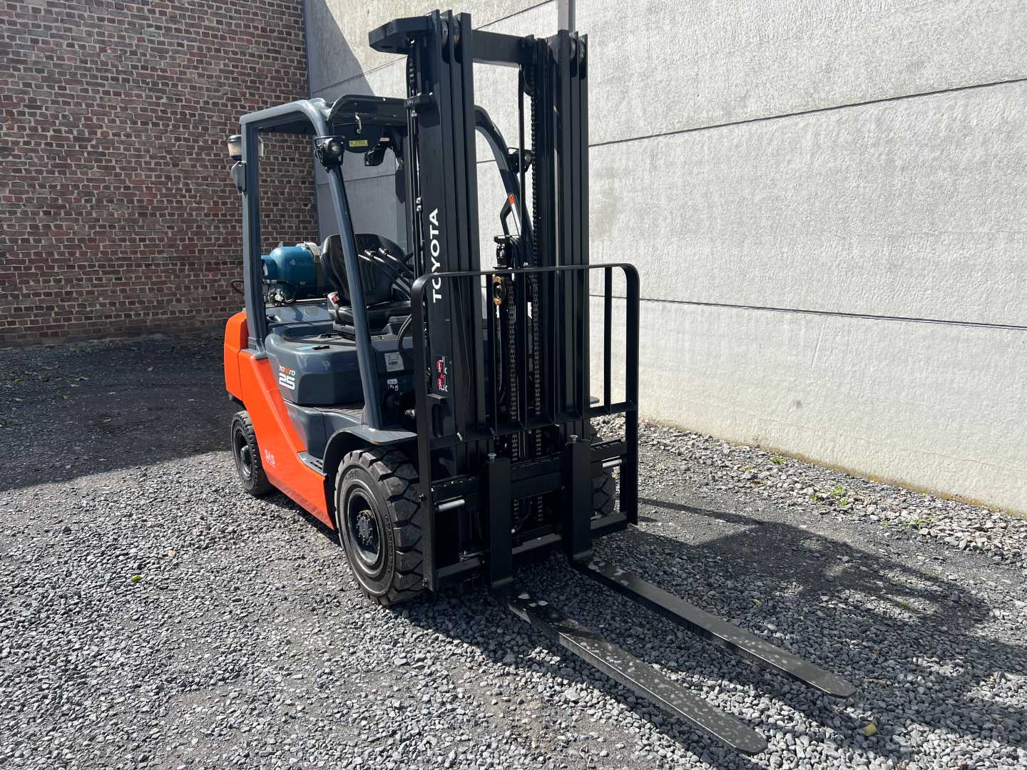 Used Forklift Toyota 02-8FGF25 4 ratų šakinis krautuvas (Image 5) Used Forklift Toyota 02-8FGF25 4 ratų šakinis krautuvas (Image 5)