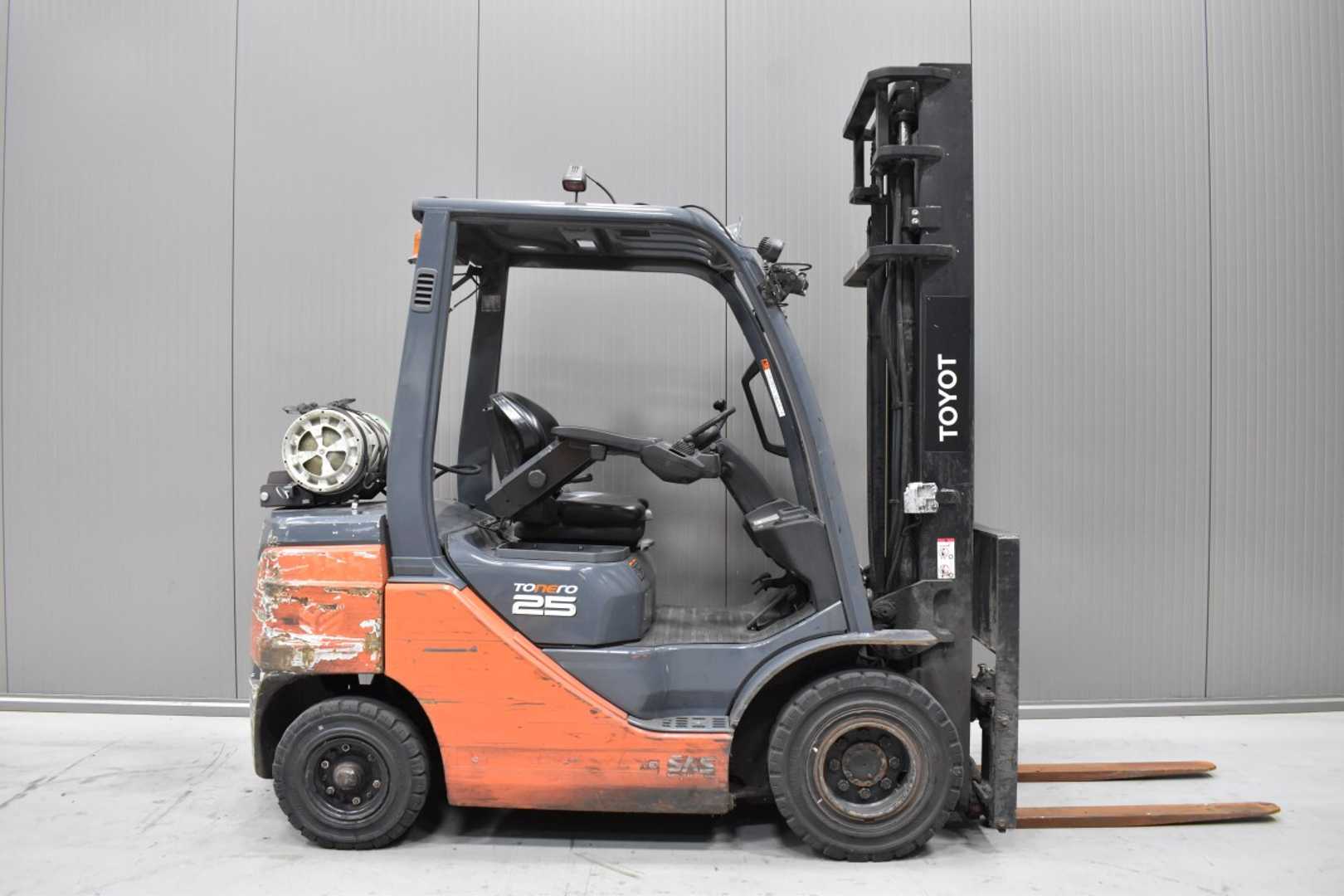 Used Forklift Toyota 02-8FGF25 /58298/ 4 ratų šakinis krautuvas (Image 3) Used Forklift Toyota 02-8FGF25 /58298/ 4 ratų šakinis krautuvas (Image 3)