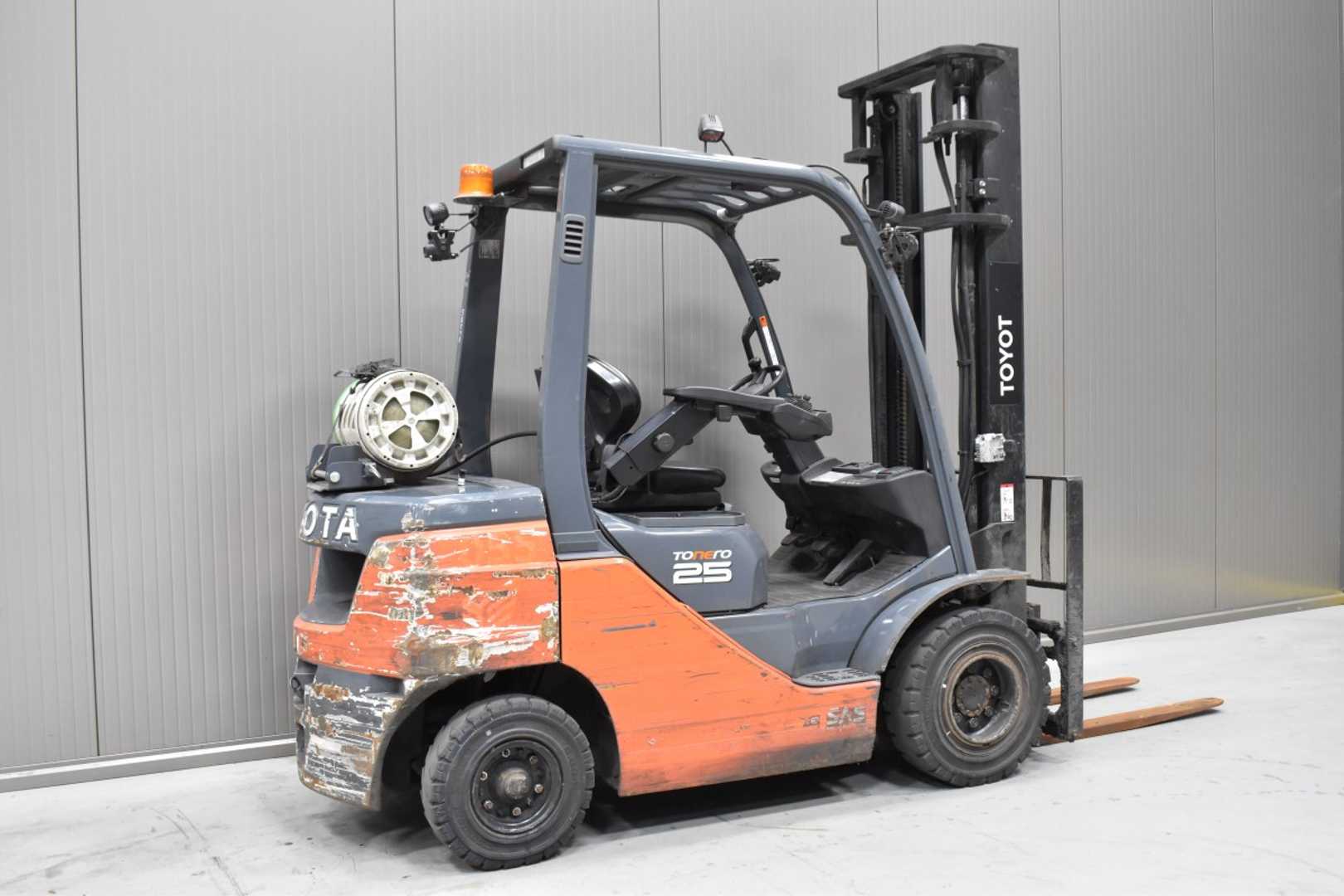 Used Forklift Toyota 02-8FGF25 /58298/ 4 ratų šakinis krautuvas (Image 4) Used Forklift Toyota 02-8FGF25 /58298/ 4 ratų šakinis krautuvas (Image 4)