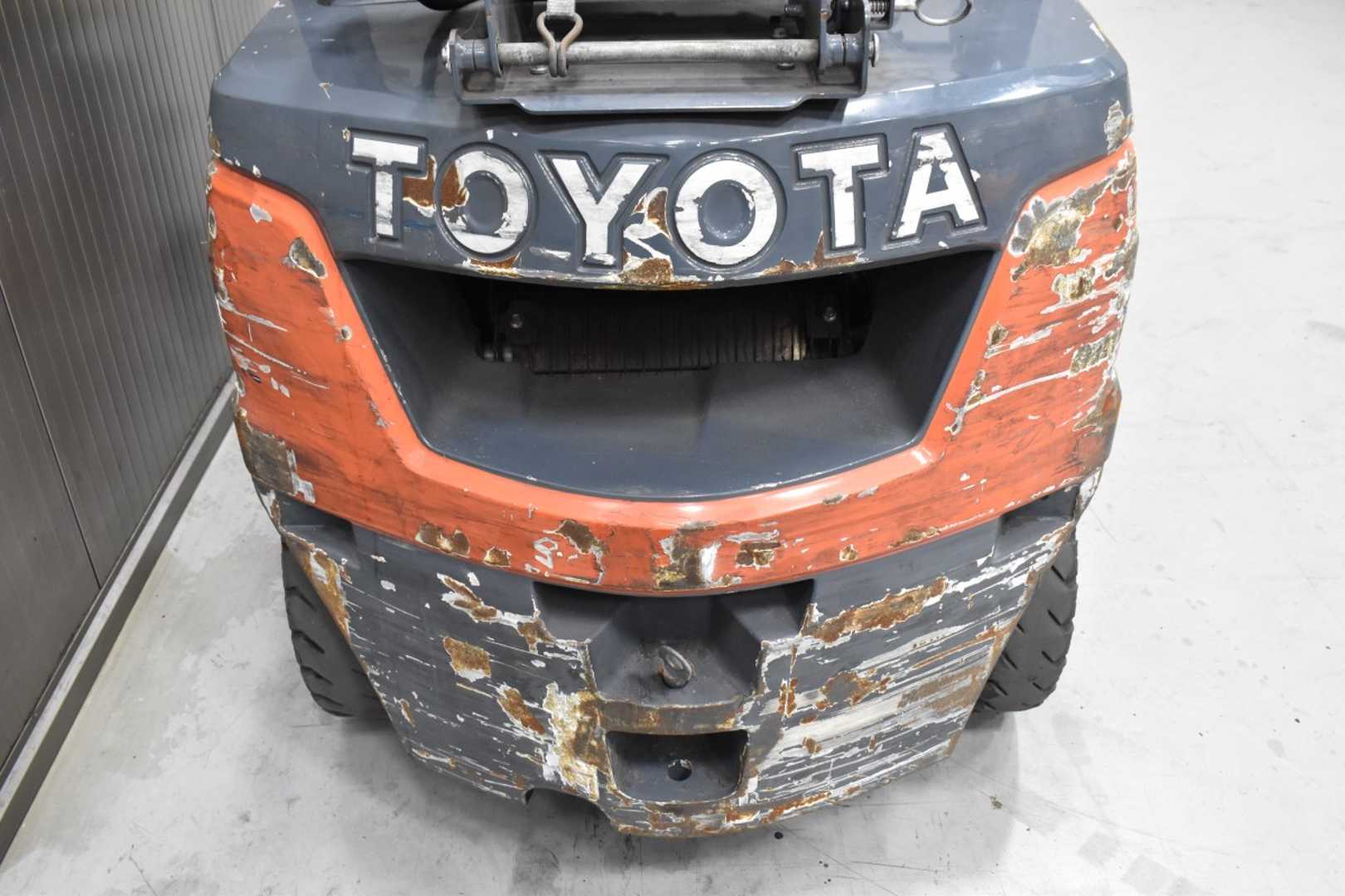 Used Forklift Toyota 02-8FGF25 /58298/ 4 ratų šakinis krautuvas (Image 9) Used Forklift Toyota 02-8FGF25 /58298/ 4 ratų šakinis krautuvas (Image 9)