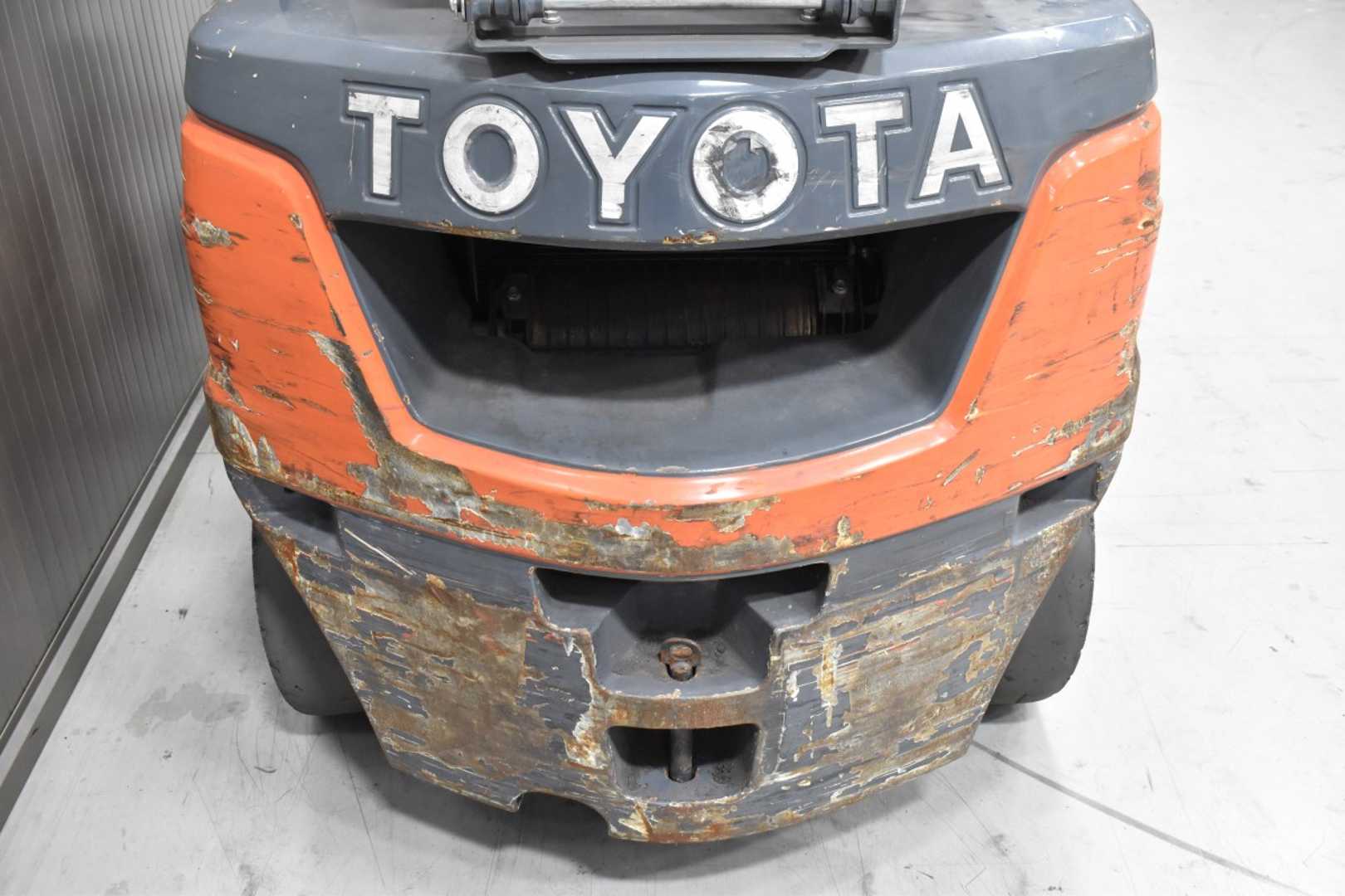 Used Forklift Toyota 02-8FGF25 /58302/ 4 ratų šakinis krautuvas (Image 9) Used Forklift Toyota 02-8FGF25 /58302/ 4 ratų šakinis krautuvas (Image 9)