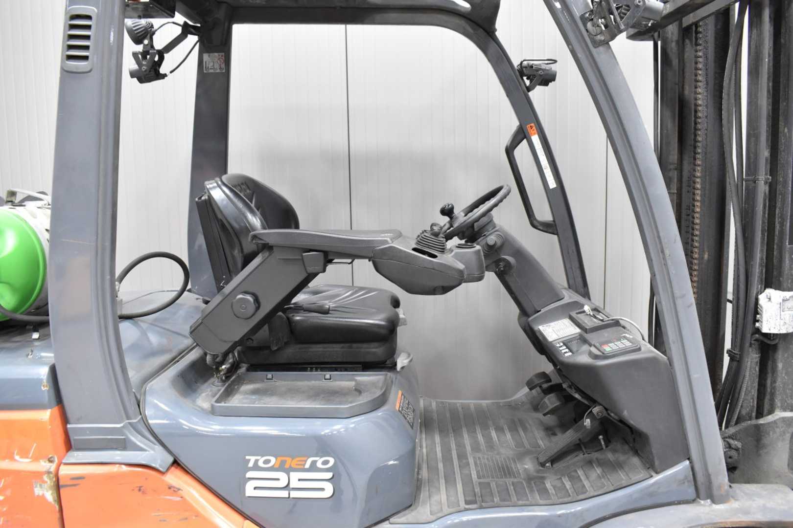 Used Forklift Toyota 02-8FGF25 /58303/ 4 ratų šakinis krautuvas (Image 5) Used Forklift Toyota 02-8FGF25 /58303/ 4 ratų šakinis krautuvas (Image 5)