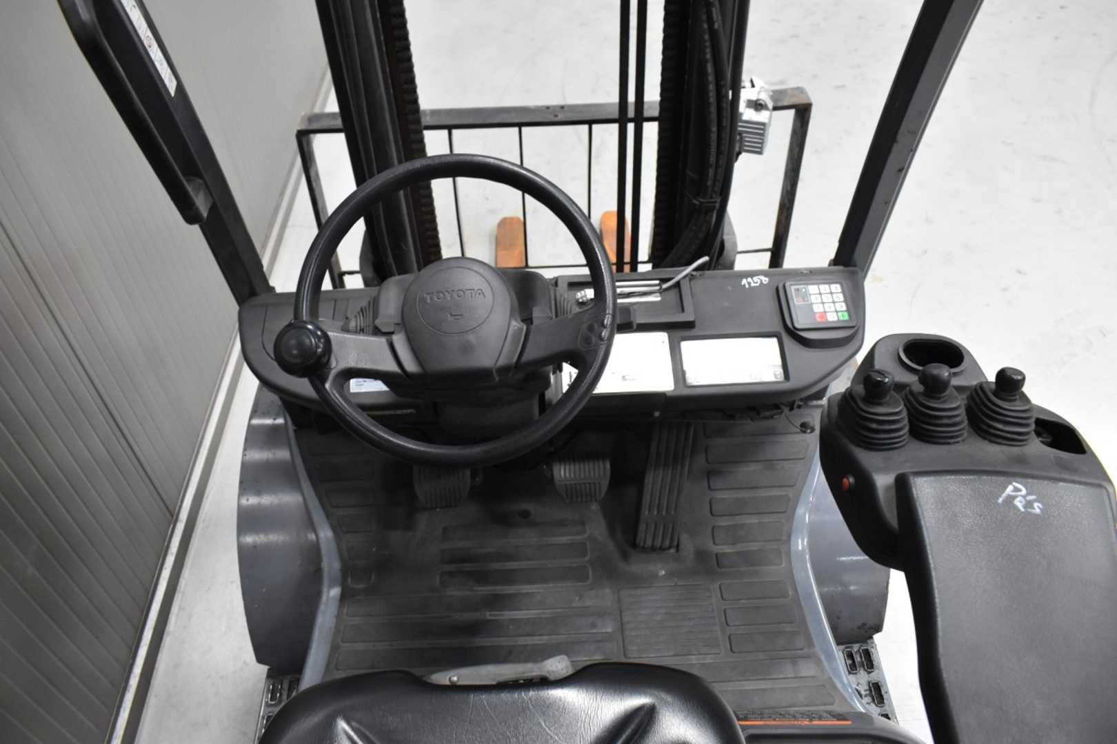 Used Forklift Toyota 02-8FGF25 /58303/ 4 ratų šakinis krautuvas (Image 7) Used Forklift Toyota 02-8FGF25 /58303/ 4 ratų šakinis krautuvas (Image 7)