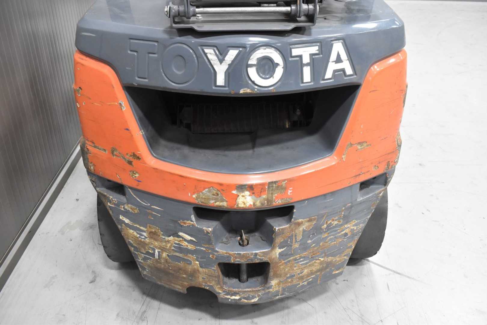 Used Forklift Toyota 02-8FGF25 /58303/ 4 ratų šakinis krautuvas (Image 9) Used Forklift Toyota 02-8FGF25 /58303/ 4 ratų šakinis krautuvas (Image 9)