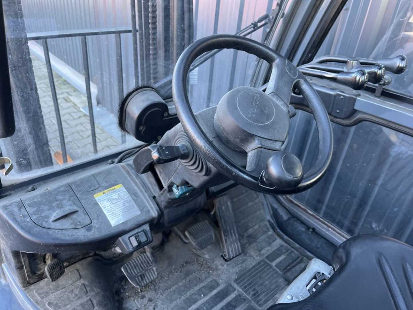 Used Forklift Toyota 8FGF25 4 ratų šakinis krautuvas (Image 7) Used Forklift Toyota 8FGF25 4 ratų šakinis krautuvas (Image 7)