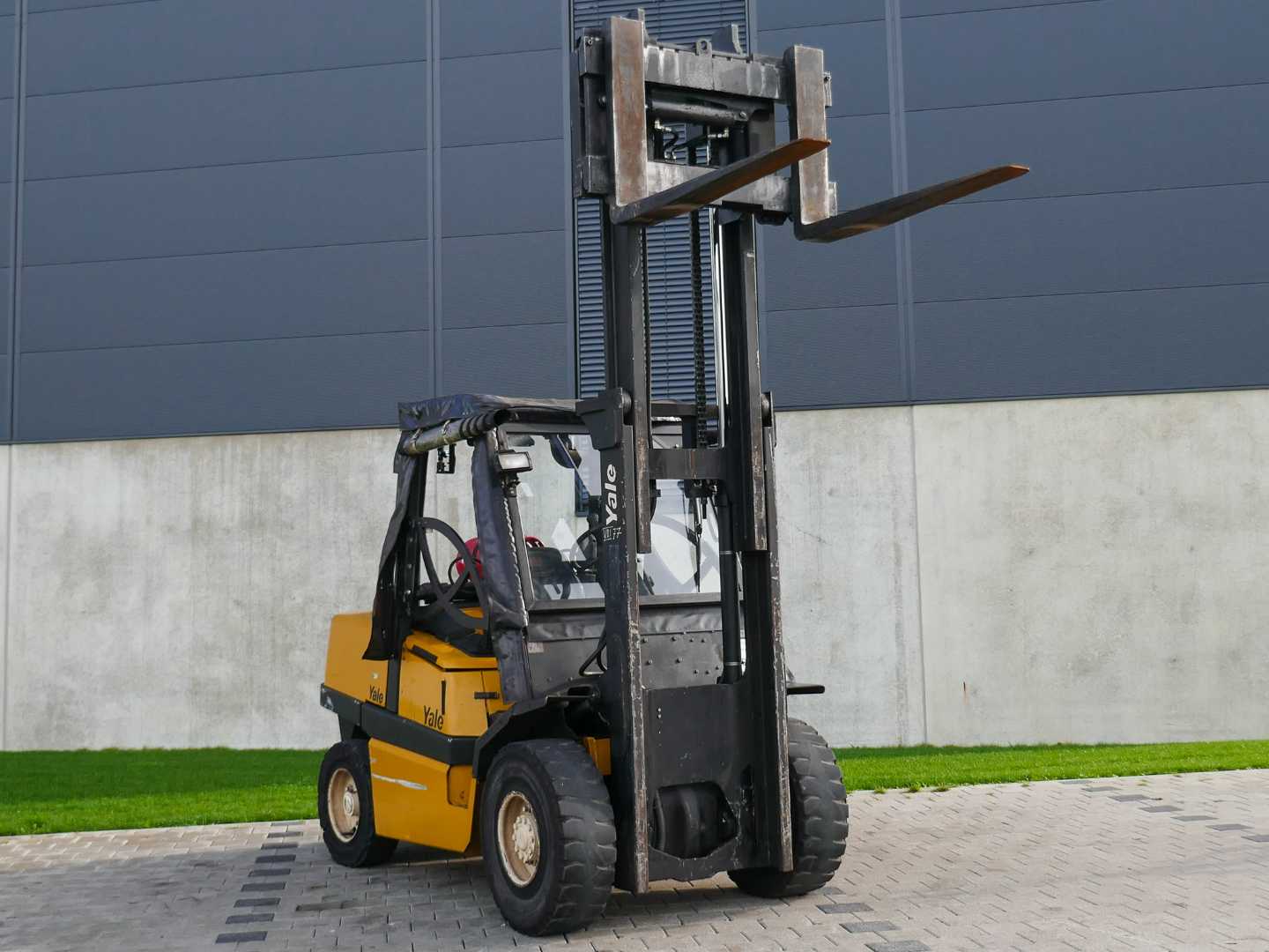 Used Forklift Yale GLP55MJ V2214 4 ratų šakinis krautuvas (Image 13) Used Forklift Yale GLP55MJ V2214 4 ratų šakinis krautuvas (Image 13)