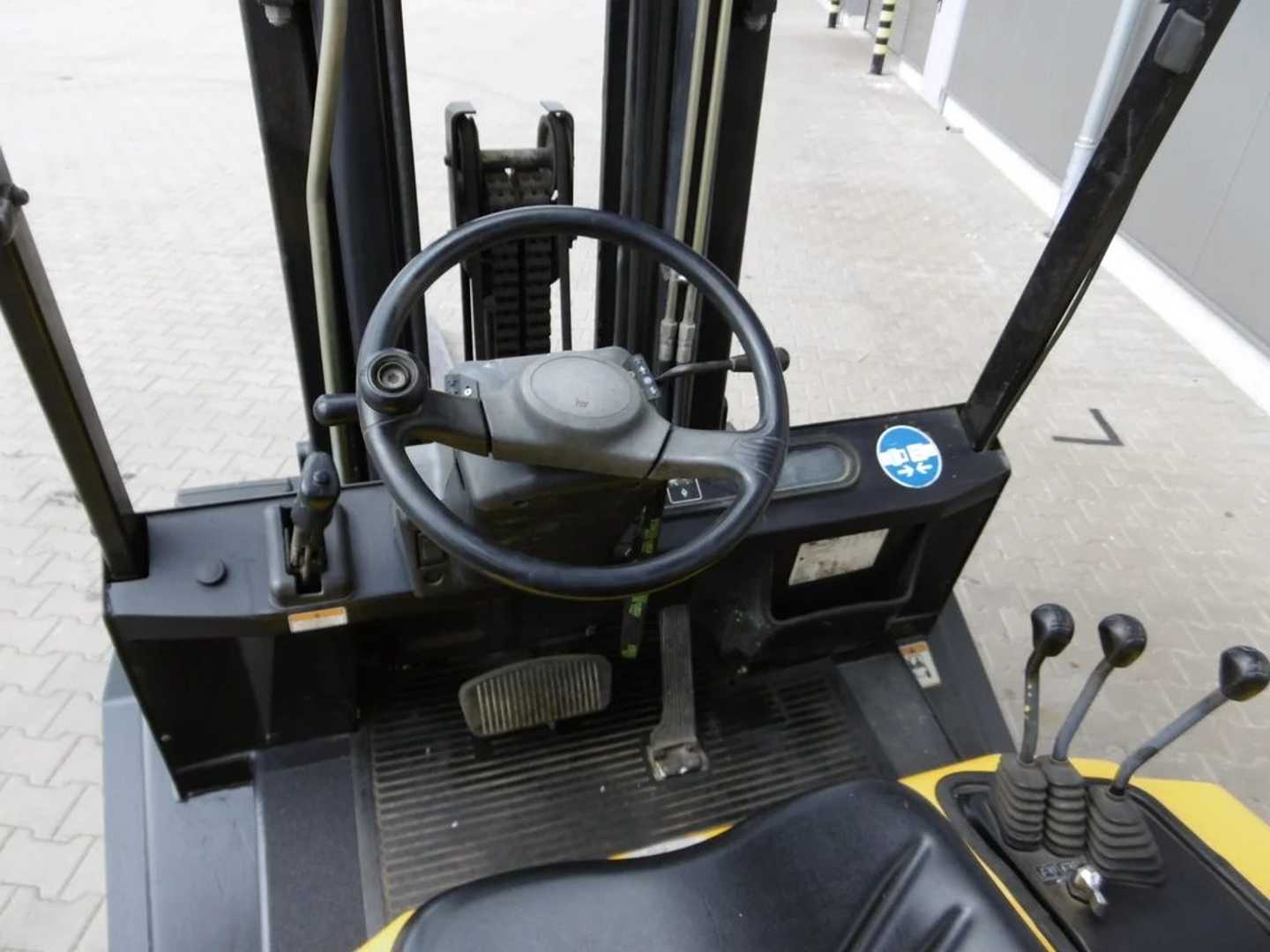 Used Forklift Yale GLP 50MFE 2348 1999 4 ratų šakinis krautuvas (Image 5) Used Forklift Yale GLP 50MFE 2348 1999 4 ratų šakinis krautuvas (Image 5)