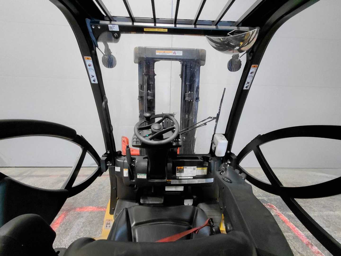 Used Forklift Yale GLP35VX 4 ratų šakinis krautuvas (Image 7) Used Forklift Yale GLP35VX 4 ratų šakinis krautuvas (Image 7)