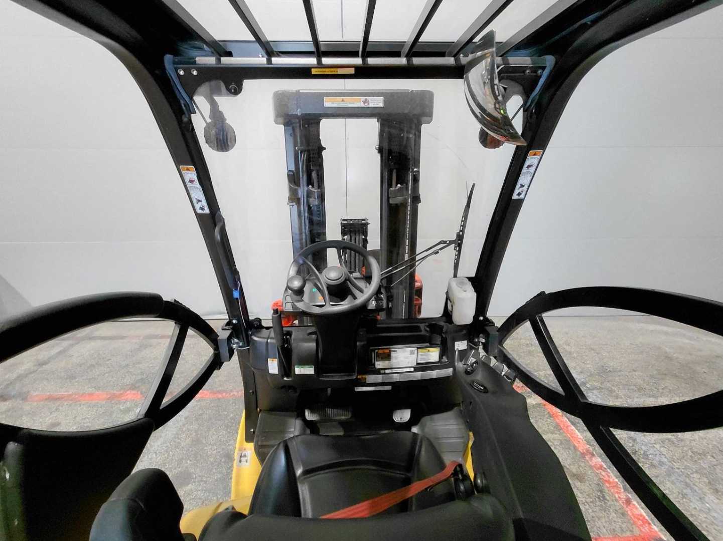 Used Forklift Yale GLP35VX 4 ratų šakinis krautuvas (Image 17) Used Forklift Yale GLP35VX 4 ratų šakinis krautuvas (Image 17)