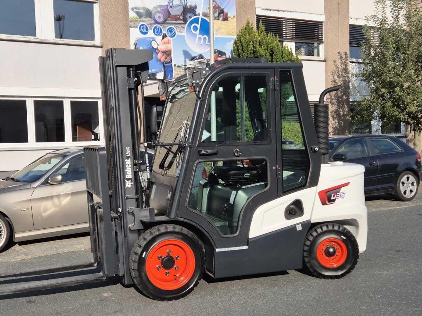 Used Forklift Bobcat D35NXS 4 ratų šakinis krautuvas (Image 1) Used Forklift Bobcat D35NXS 4 ratų šakinis krautuvas (Image 1)