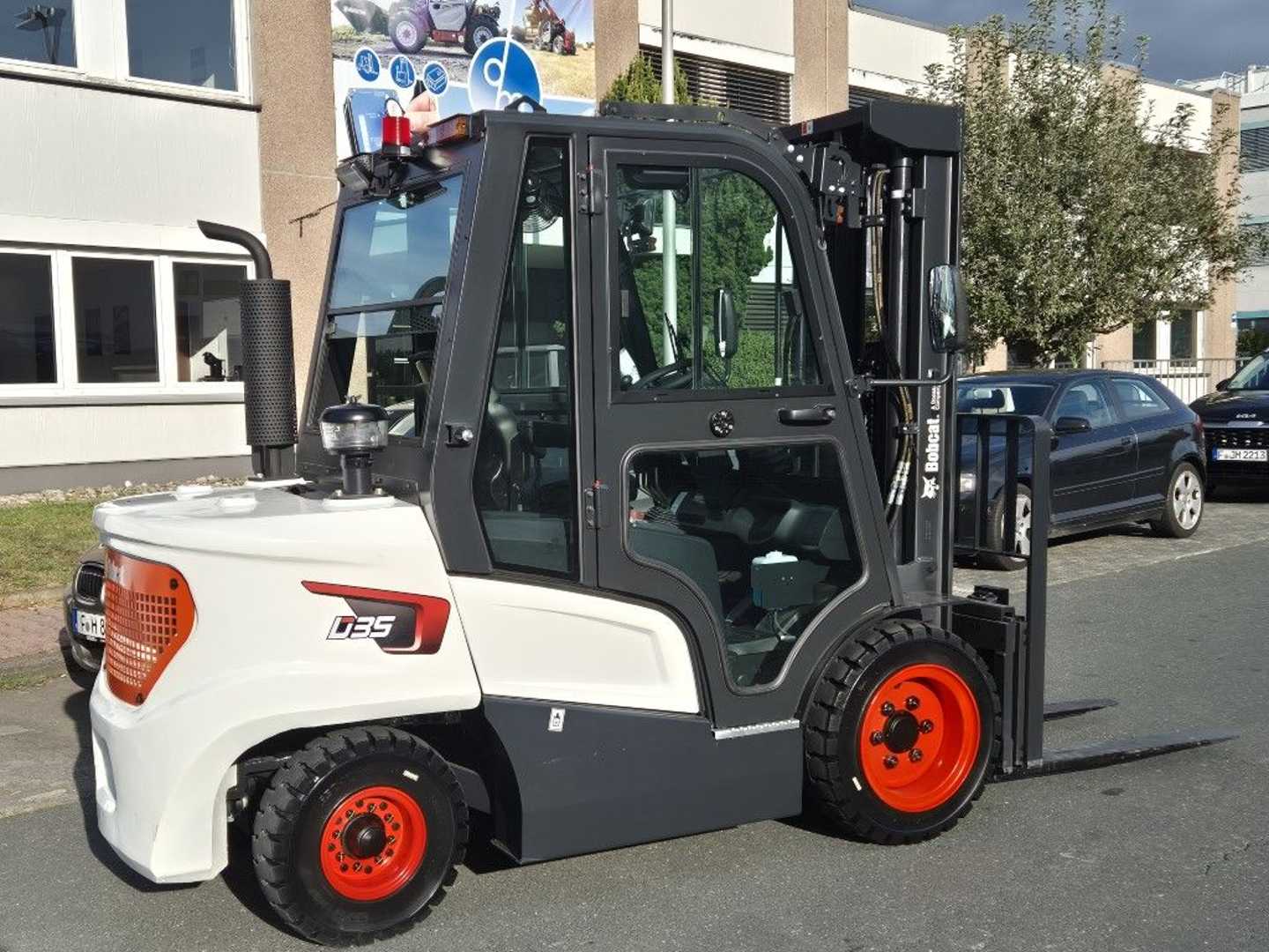Used Forklift Bobcat D35NXS 4 ratų šakinis krautuvas (Image 4) Used Forklift Bobcat D35NXS 4 ratų šakinis krautuvas (Image 4)