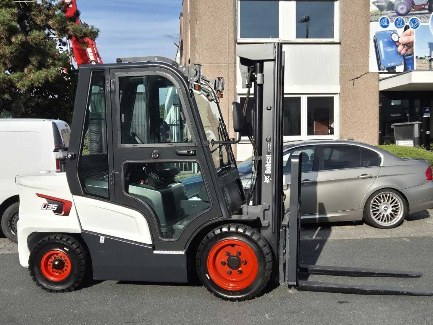 Used Forklift Bobcat D35NXS 4 ratų šakinis krautuvas (Image 5) Used Forklift Bobcat D35NXS 4 ratų šakinis krautuvas (Image 5)