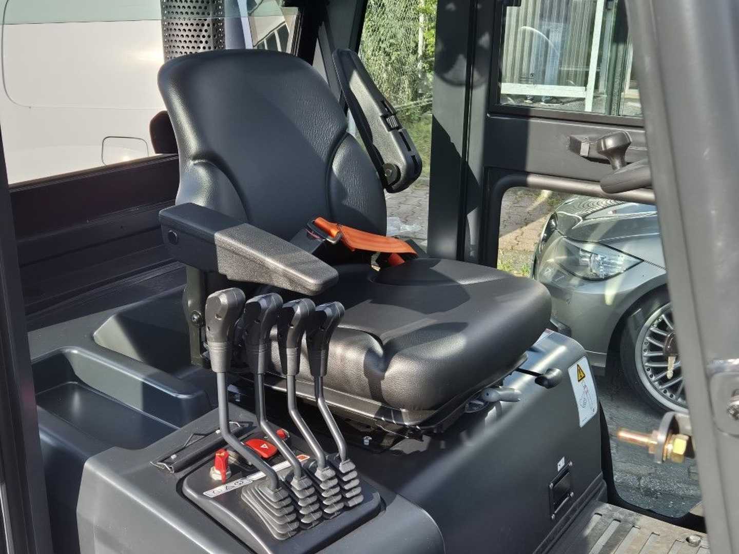 Used Forklift Bobcat D35NXS 4 ratų šakinis krautuvas (Image 7) Used Forklift Bobcat D35NXS 4 ratų šakinis krautuvas (Image 7)