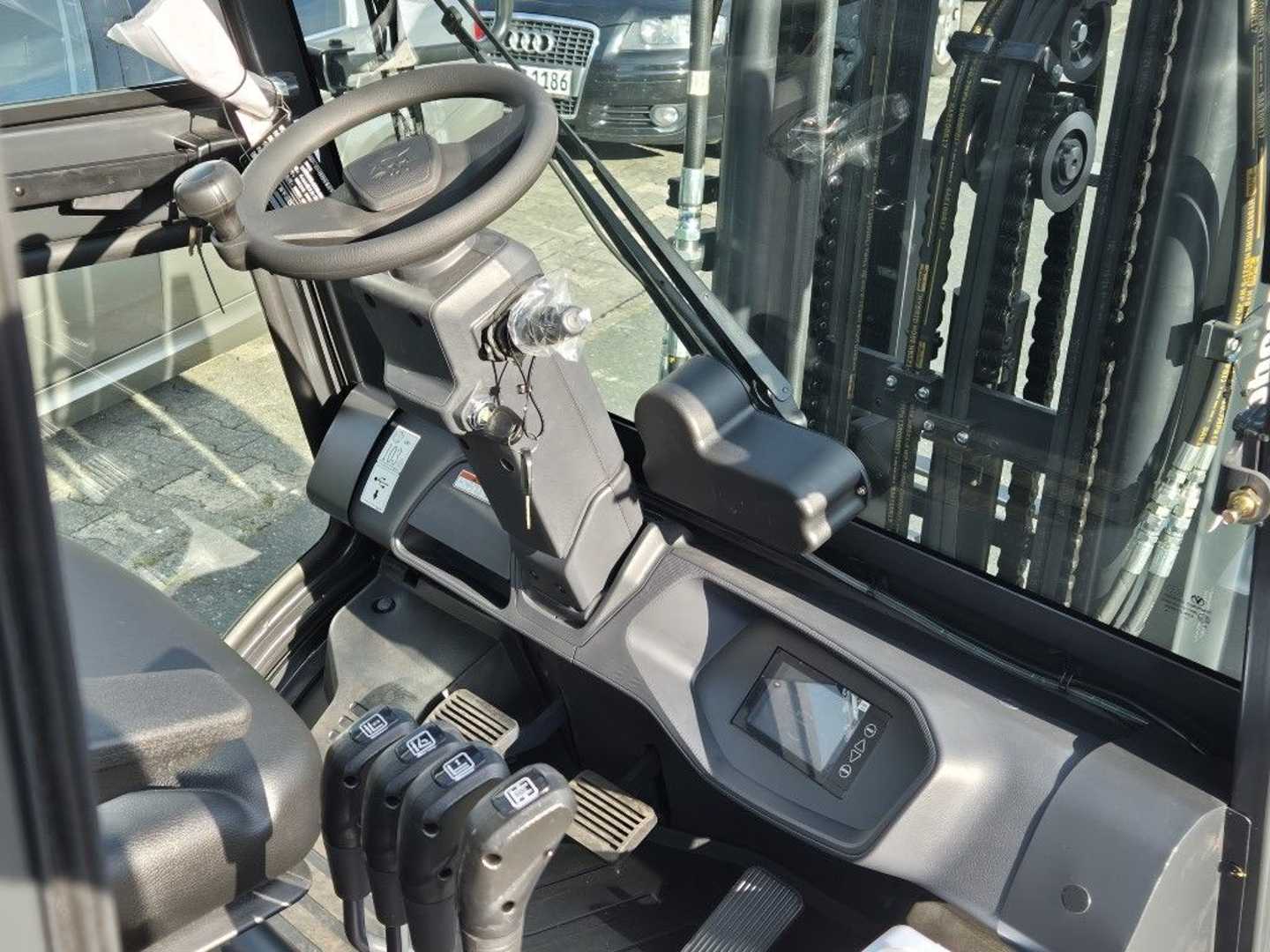 Used Forklift Bobcat D35NXS 4 ratų šakinis krautuvas (Image 8) Used Forklift Bobcat D35NXS 4 ratų šakinis krautuvas (Image 8)
