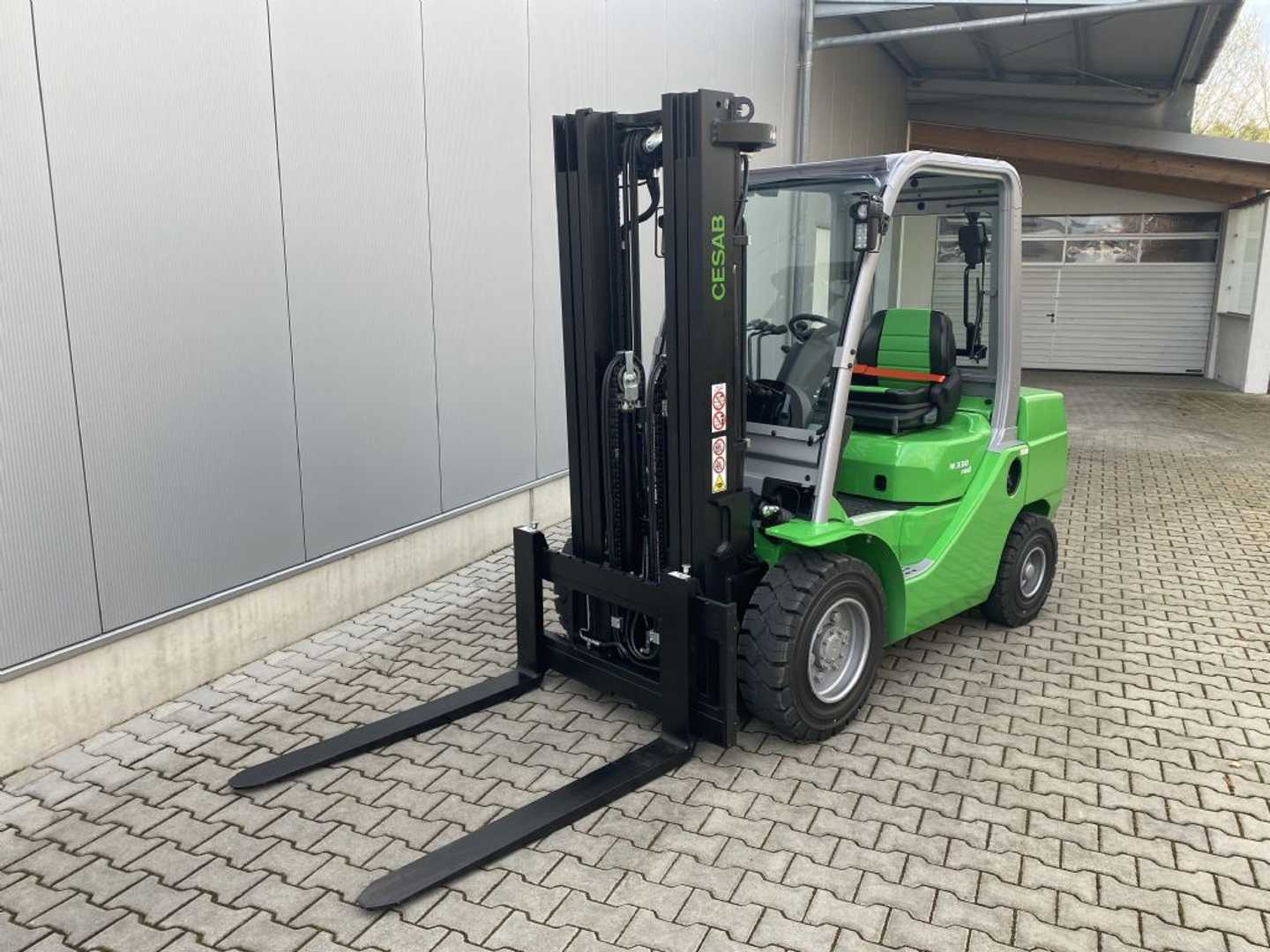 Used Forklift Cesab M330DV 4 ratų šakinis krautuvas (Image 3)