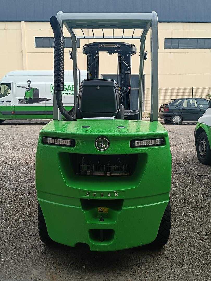 Used Forklift Cesab M 330 4 ratų šakinis krautuvas (Image 2) Used Forklift Cesab M 330 4 ratų šakinis krautuvas (Image 2)