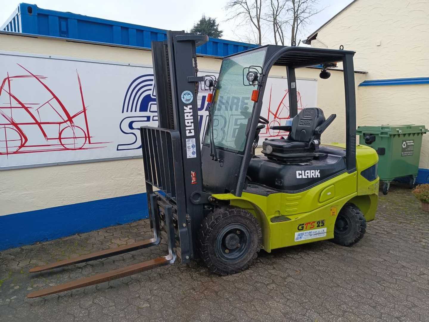 Used Forklift Clark GTS25D 4 ratų šakinis krautuvas (Image 1) Used Forklift Clark GTS25D 4 ratų šakinis krautuvas (Image 1)