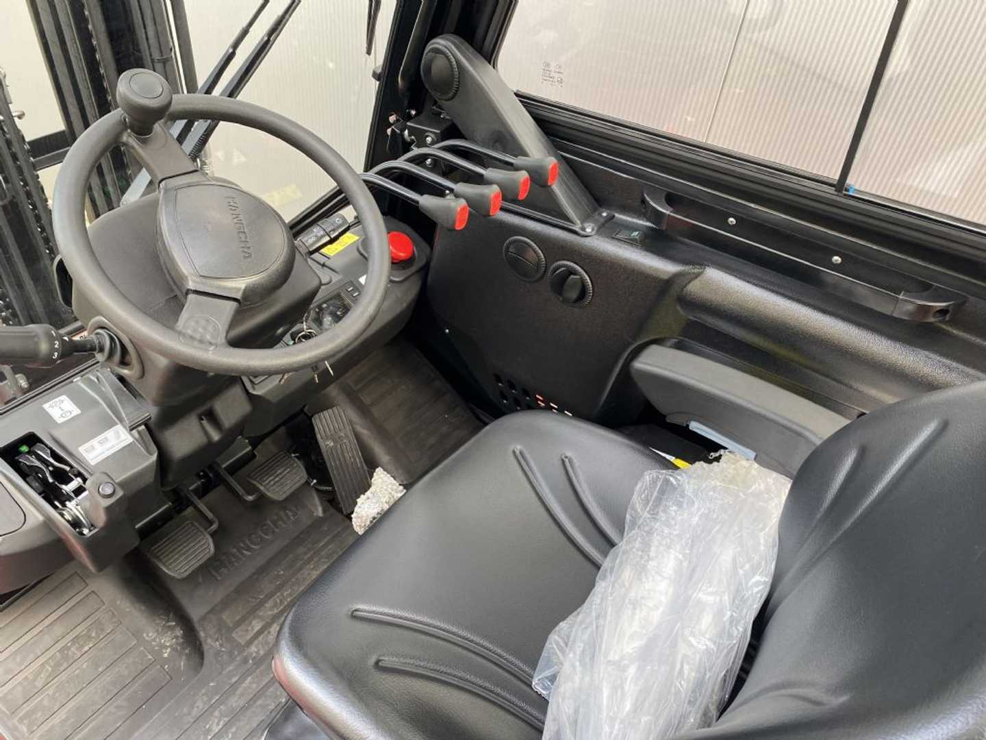 Used Forklift Hangcha CPCD35-XW98C-RT4 4 ratų šakinis krautuvas (Image 4) Used Forklift Hangcha CPCD35-XW98C-RT4 4 ratų šakinis krautuvas (Image 4)
