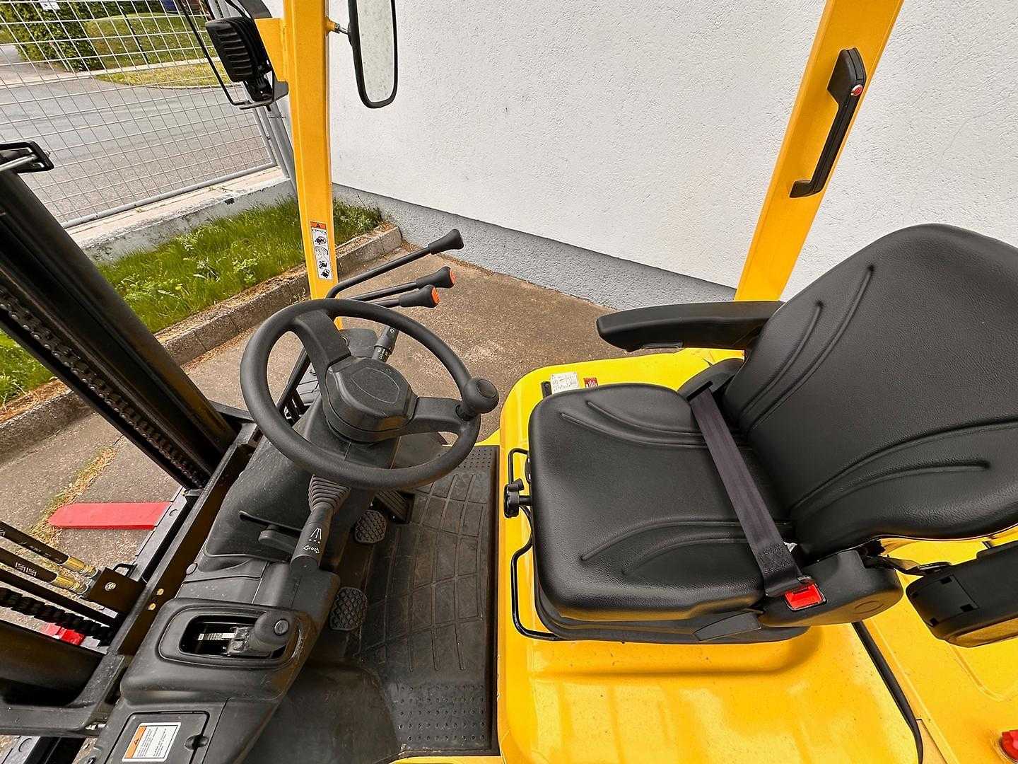 Used Forklift Hyster H3.0UT 4 ratų šakinis krautuvas (Image 8) Used Forklift Hyster H3.0UT 4 ratų šakinis krautuvas (Image 8)