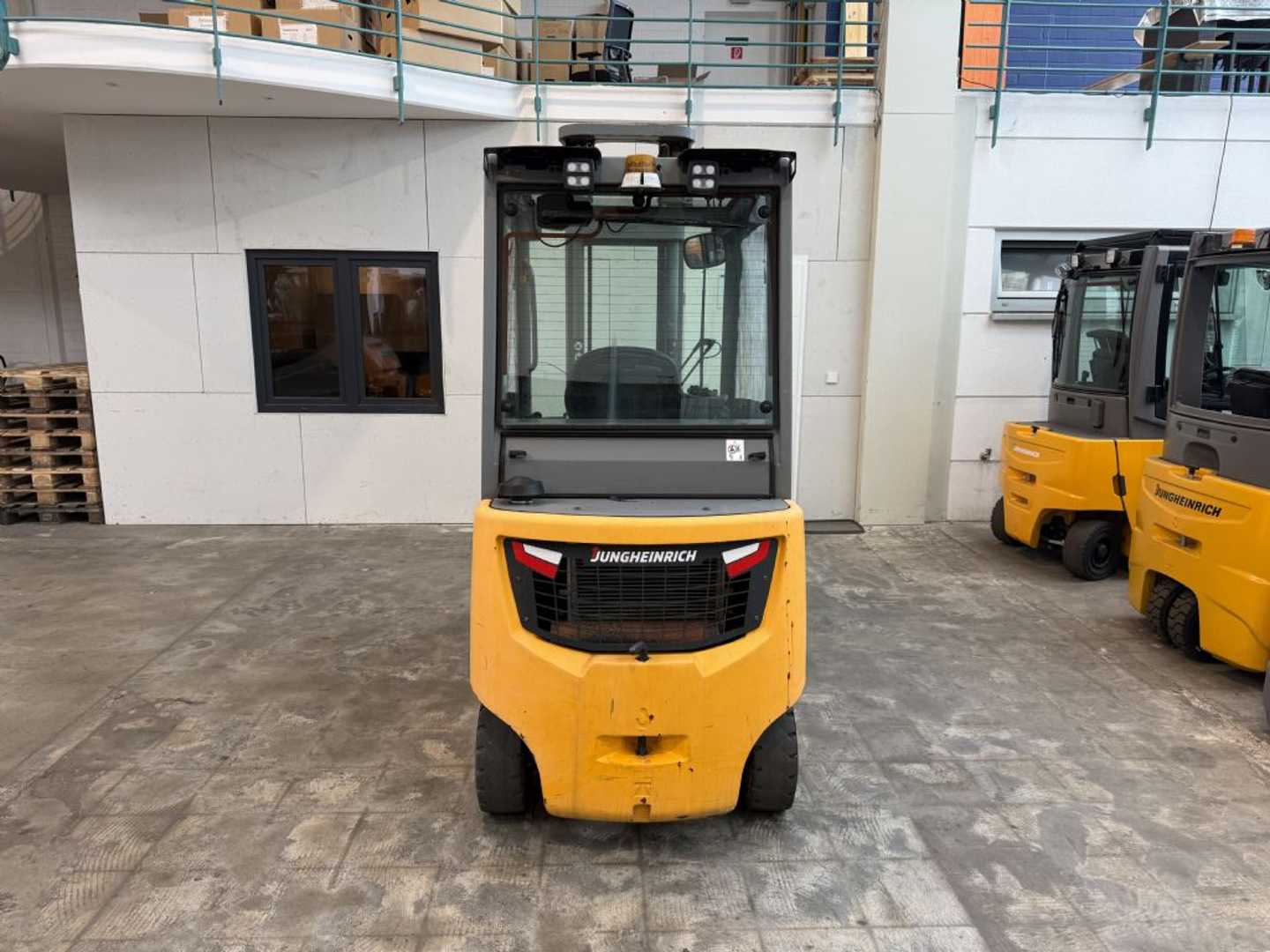 Used Forklift Jungheinrich DFG 320 S / Halbkabine / 878 Std. 4 ratų šakinis krautuvas (Image 4) Used Forklift Jungheinrich DFG 320 S / Halbkabine / 878 Std. 4 ratų šakinis krautuvas (Image 4)