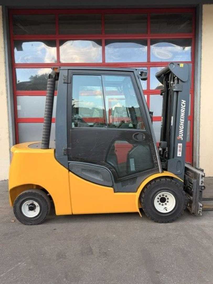 Used Forklift Jungheinrich DFG435s 4 ratų šakinis krautuvas (Image 4) Used Forklift Jungheinrich DFG435s 4 ratų šakinis krautuvas (Image 4)