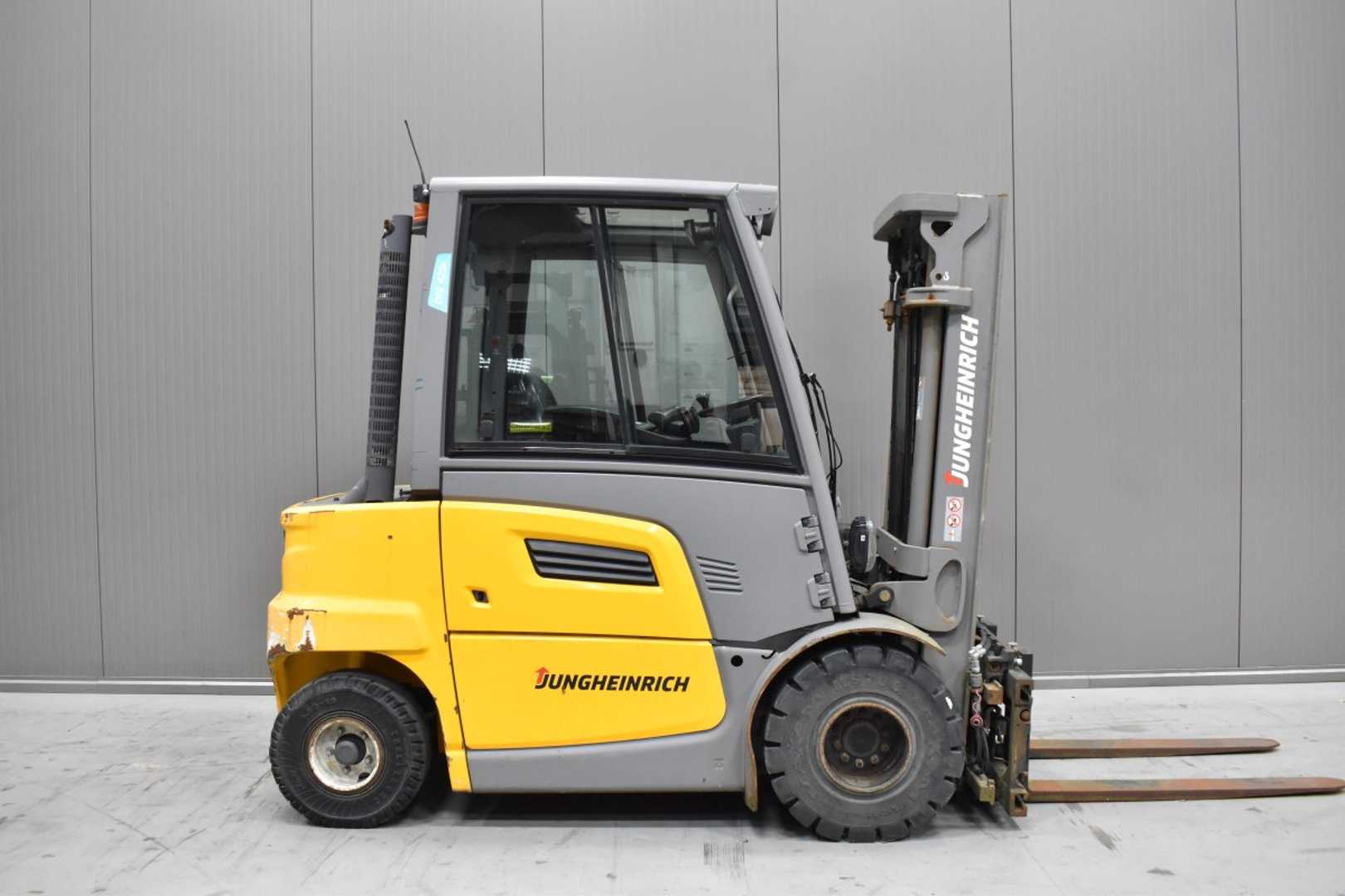 Used Forklift Jungheinrich DFG 425 s /58927/ 4 ratų šakinis krautuvas (Image 3) Used Forklift Jungheinrich DFG 425 s /58927/ 4 ratų šakinis krautuvas (Image 3)