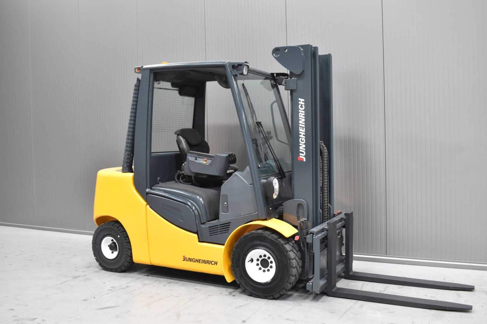 Used Forklift Jungheinrich DFG 435s /56587/ 4 ratų šakinis krautuvas (Image 1) Used Forklift Jungheinrich DFG 435s /56587/ 4 ratų šakinis krautuvas (Image 1)