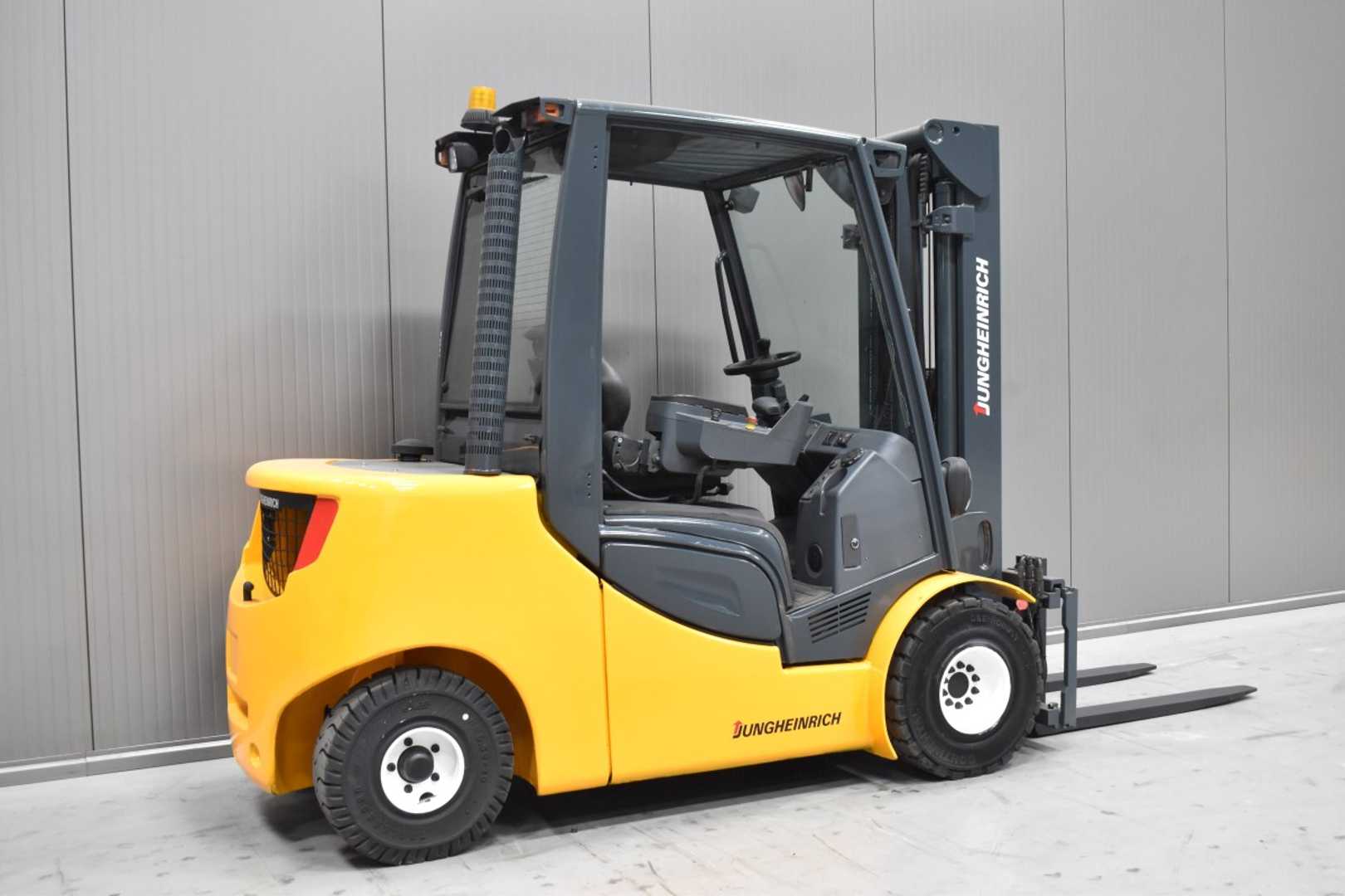 Used Forklift Jungheinrich DFG 435s /56587/ 4 ratų šakinis krautuvas (Image 4) Used Forklift Jungheinrich DFG 435s /56587/ 4 ratų šakinis krautuvas (Image 4)