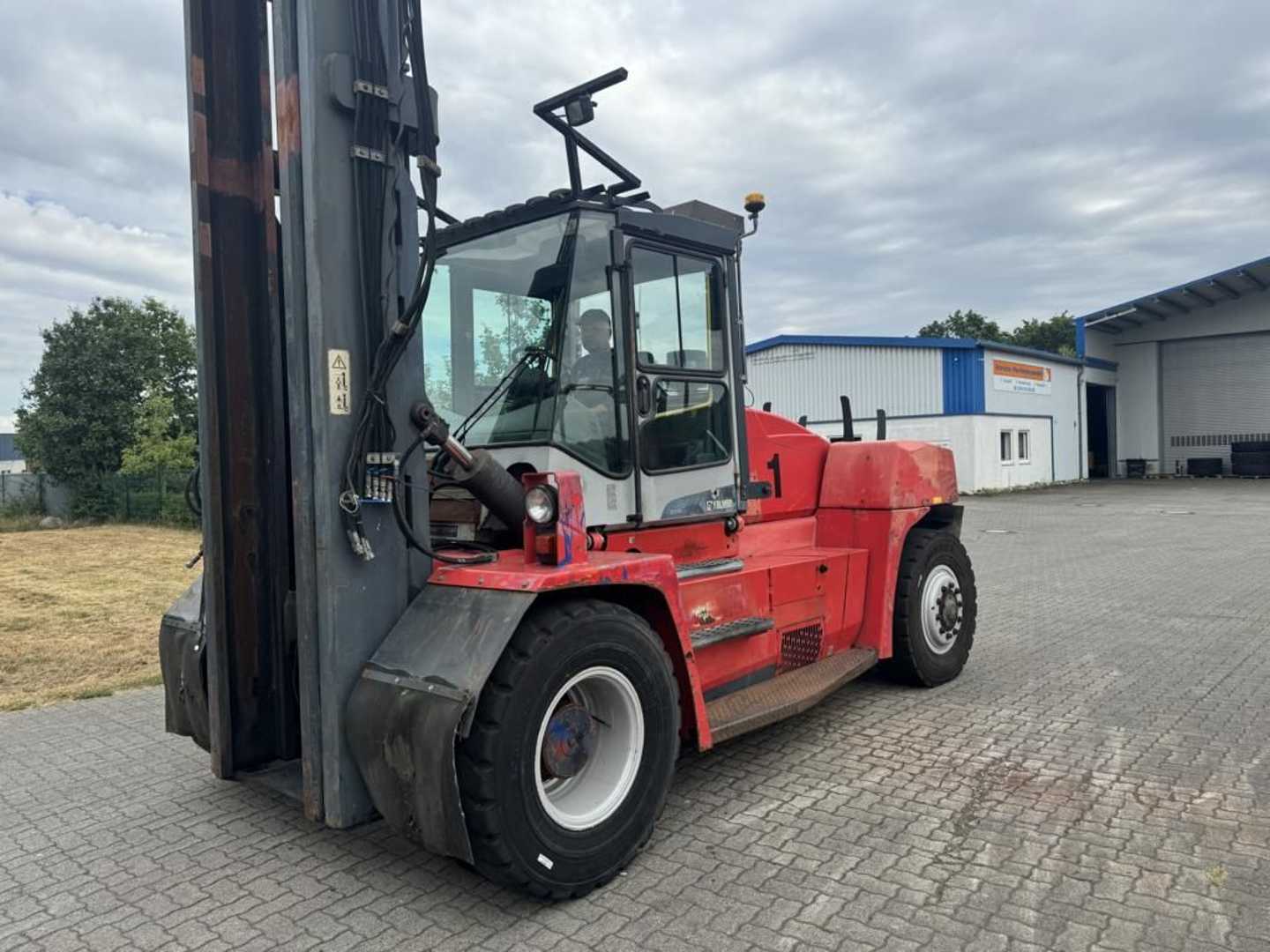 Used Forklift Kalmar DCE150-12 4 ratų šakinis krautuvas (Image 3) Used Forklift Kalmar DCE150-12 4 ratų šakinis krautuvas (Image 3)