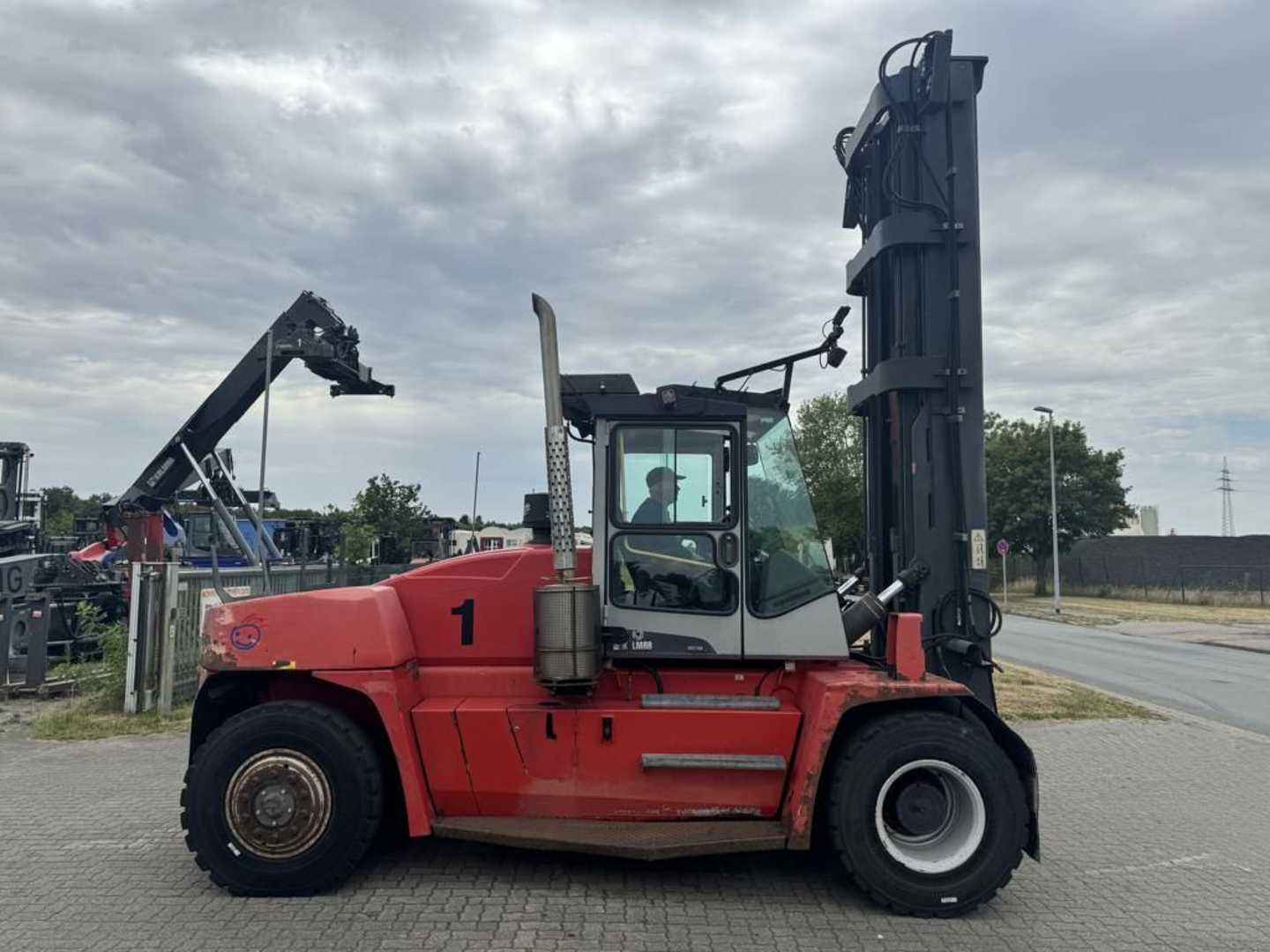 Used Forklift Kalmar DCE150-12 4 ratų šakinis krautuvas (Image 5) Used Forklift Kalmar DCE150-12 4 ratų šakinis krautuvas (Image 5)