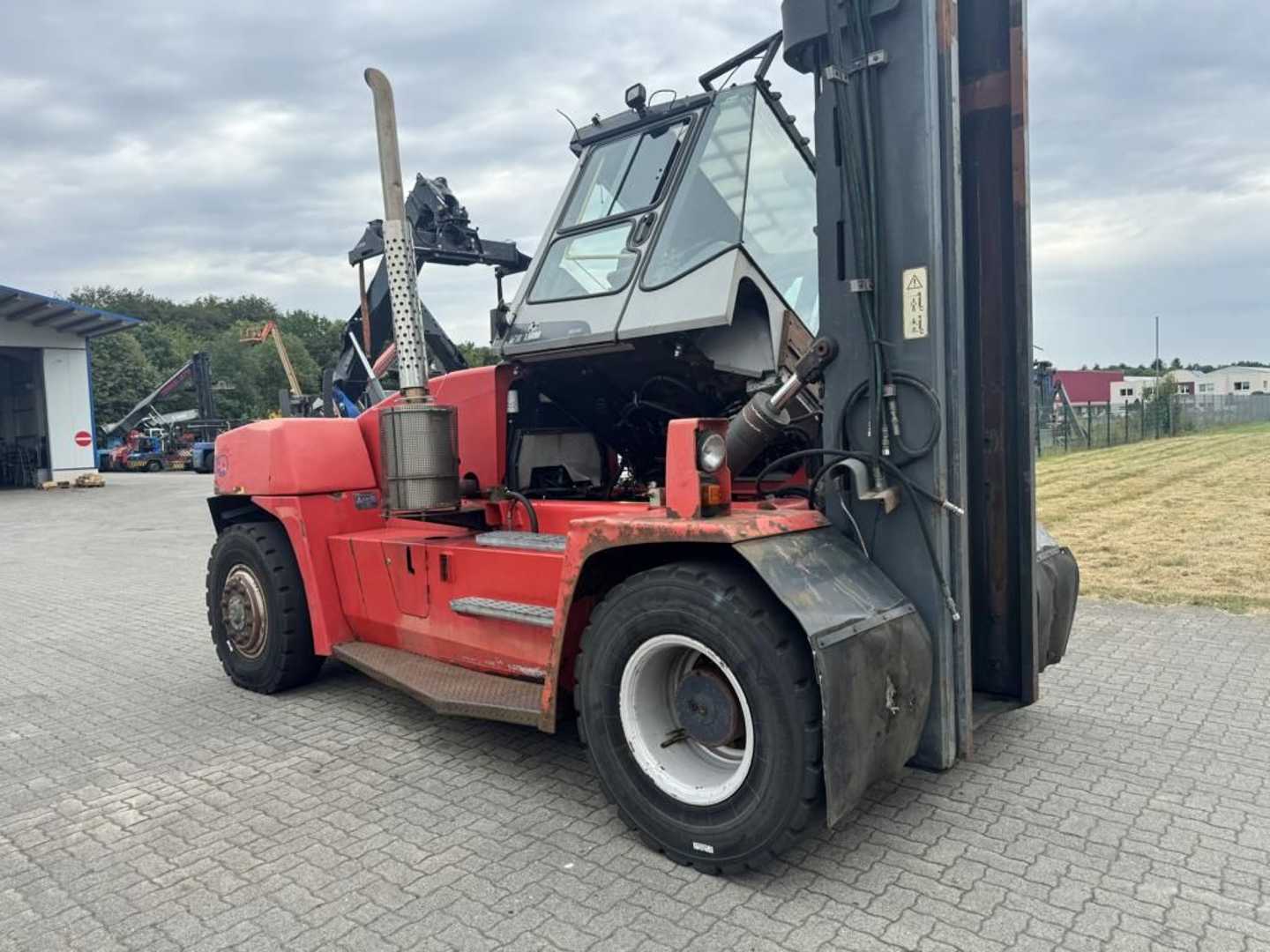 Used Forklift Kalmar DCE150-12 4 ratų šakinis krautuvas (Image 7) Used Forklift Kalmar DCE150-12 4 ratų šakinis krautuvas (Image 7)