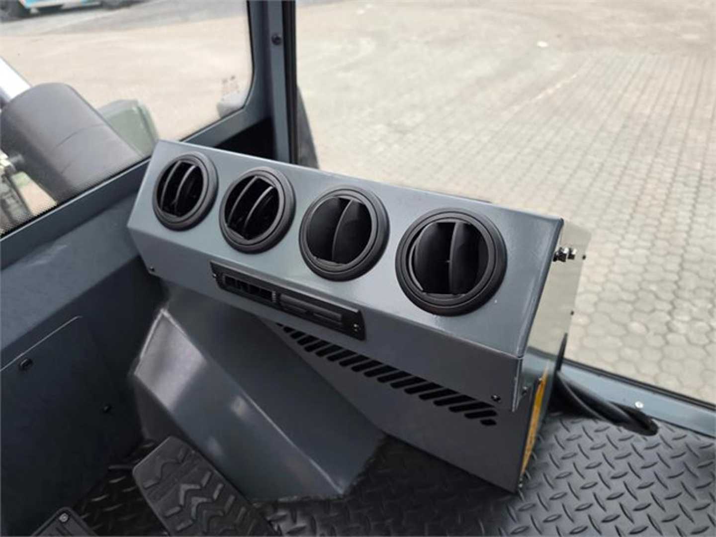 Used Forklift Kalmar DCG160-12T 4 ratų šakinis krautuvas (Image 9)