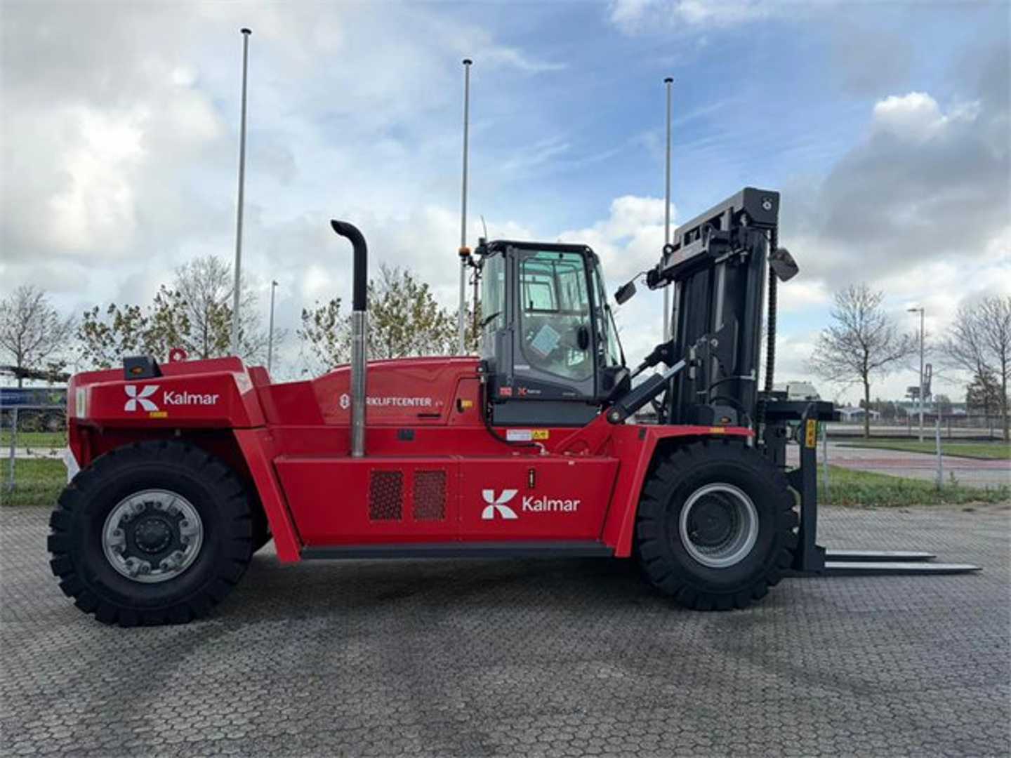 Used Forklift Kalmar DCG330-12 4 ratų šakinis krautuvas (Image 1) Used Forklift Kalmar DCG330-12 4 ratų šakinis krautuvas (Image 1)
