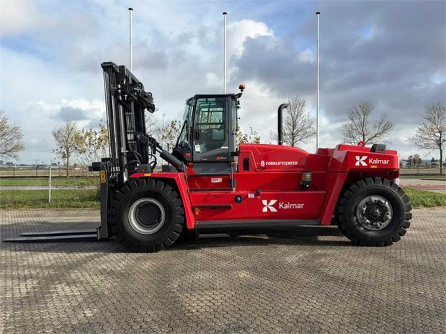 Used Forklift Kalmar DCG330-12 4 ratų šakinis krautuvas (Image 2) Used Forklift Kalmar DCG330-12 4 ratų šakinis krautuvas (Image 2)