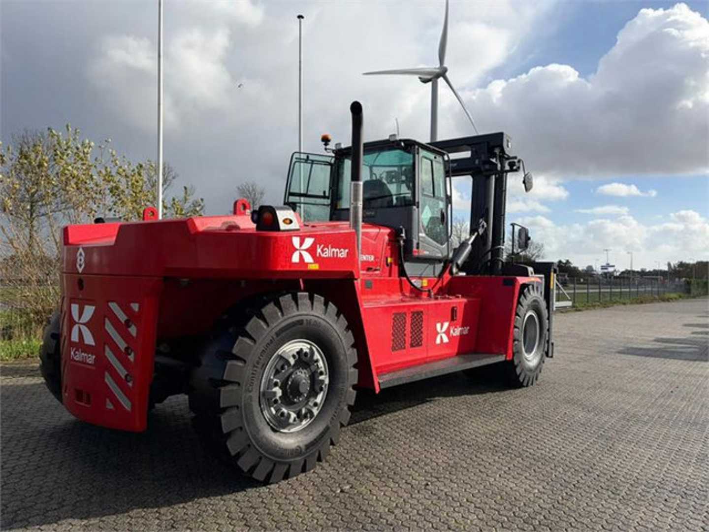 Used Forklift Kalmar DCG330-12 4 ratų šakinis krautuvas (Image 5) Used Forklift Kalmar DCG330-12 4 ratų šakinis krautuvas (Image 5)