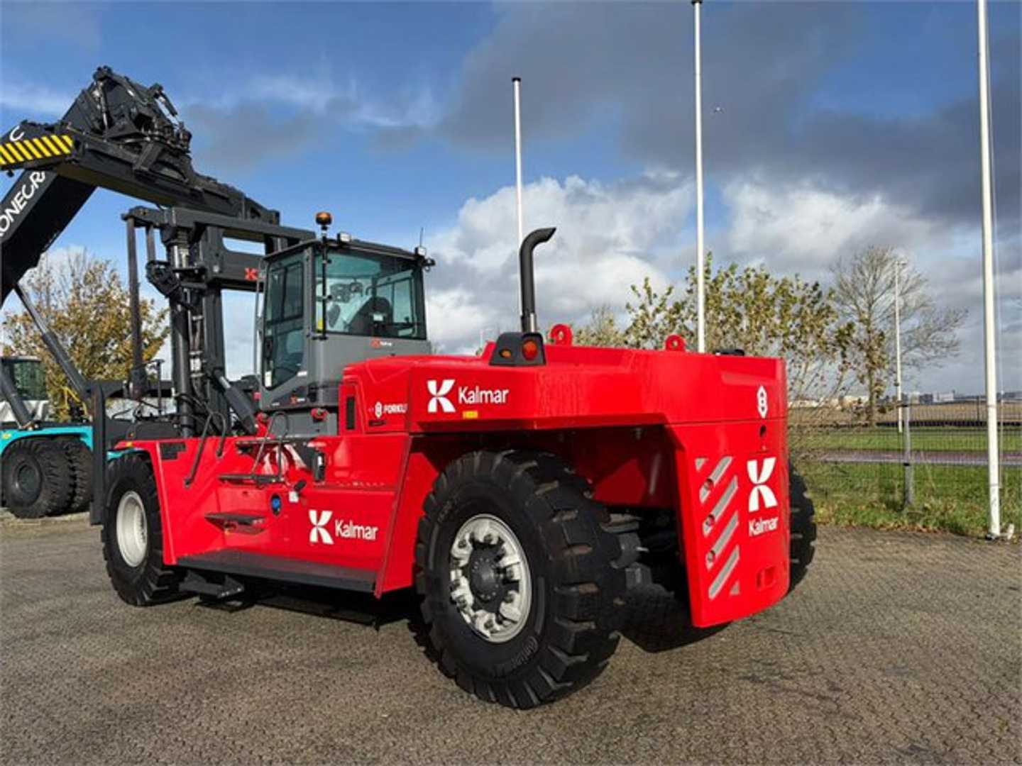 Used Forklift Kalmar DCG330-12 4 ratų šakinis krautuvas (Image 6) Used Forklift Kalmar DCG330-12 4 ratų šakinis krautuvas (Image 6)