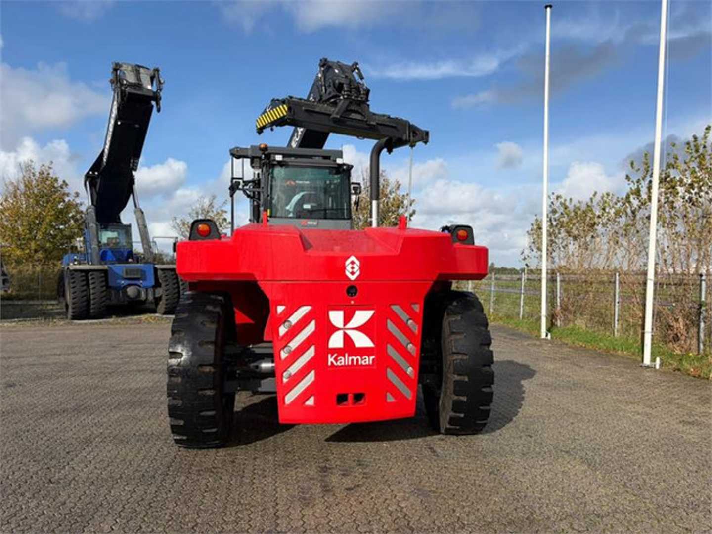 Used Forklift Kalmar DCG330-12 4 ratų šakinis krautuvas (Image 7) Used Forklift Kalmar DCG330-12 4 ratų šakinis krautuvas (Image 7)